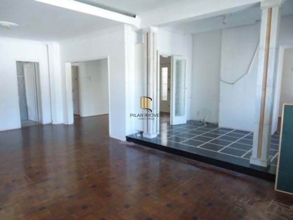 Casa para Venda - 510m², 6 dormitórios, sendo 1 suites, 3 vagas - São João
