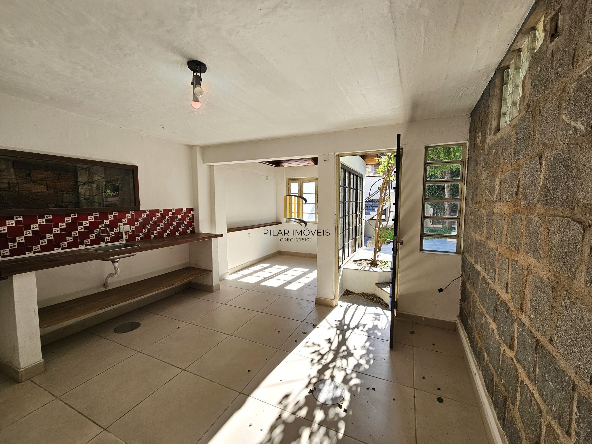 CASA EXCLUSIVA NO BAIRRO TRÊS FIGUEIRAS