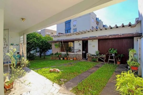 Casa 3 dormitórios ampla, perto da PUC