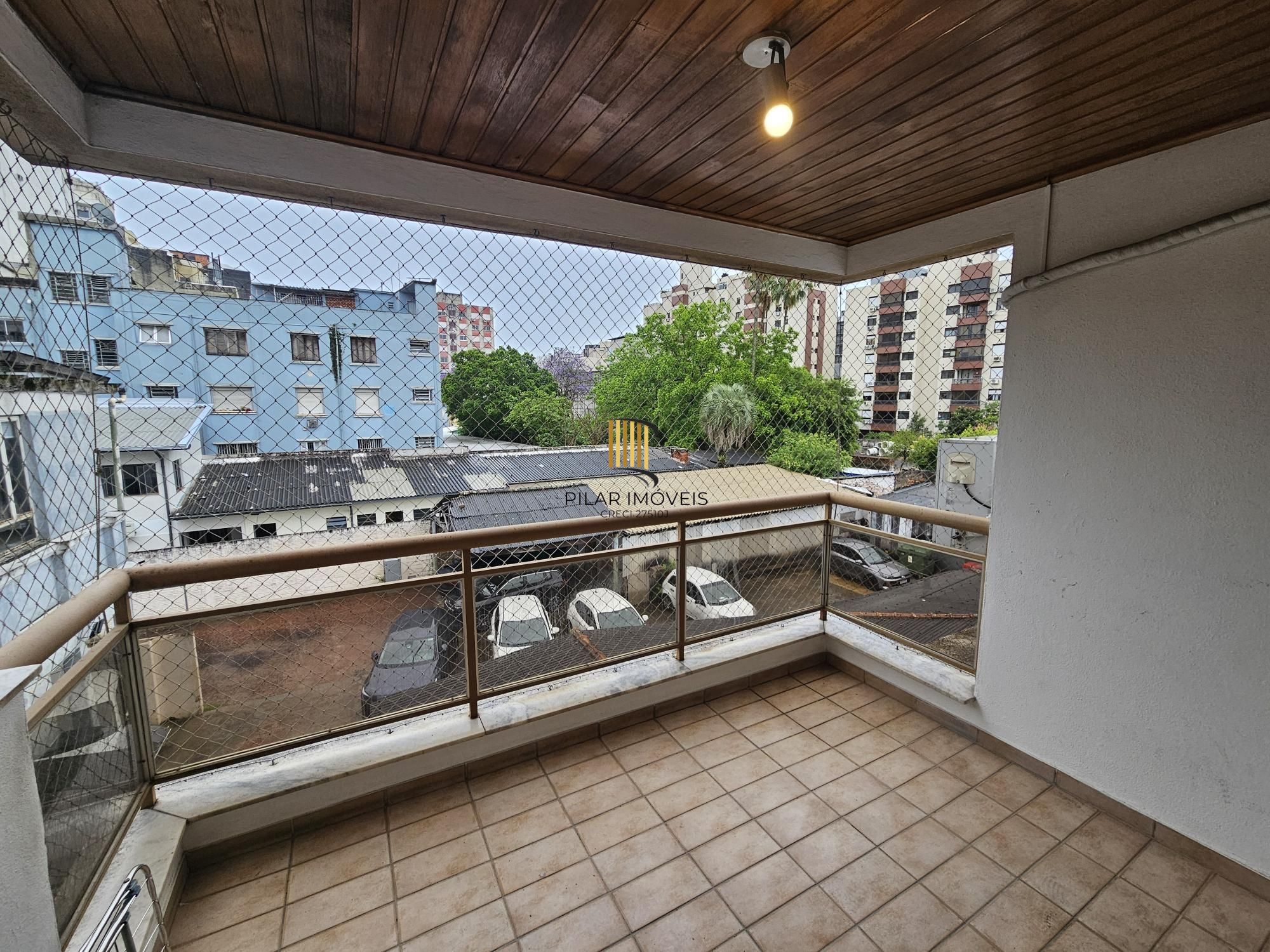 CIDADE BAIXA COM SACADA E VAGA DE GARAGEM