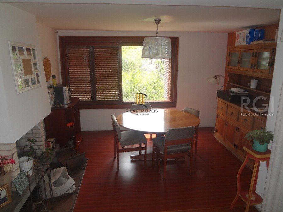 Cobertura para Venda - 263.75m², 3 dormitórios, sendo 1 suites, 2 vagas - Petrópolis