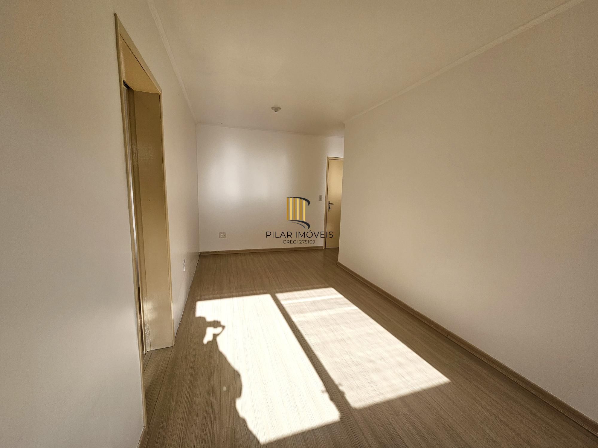 APARTAMENTO ENSOLARADO A POUCOS METROS DO PARQUE MARINHA E DO BEIRA RIO