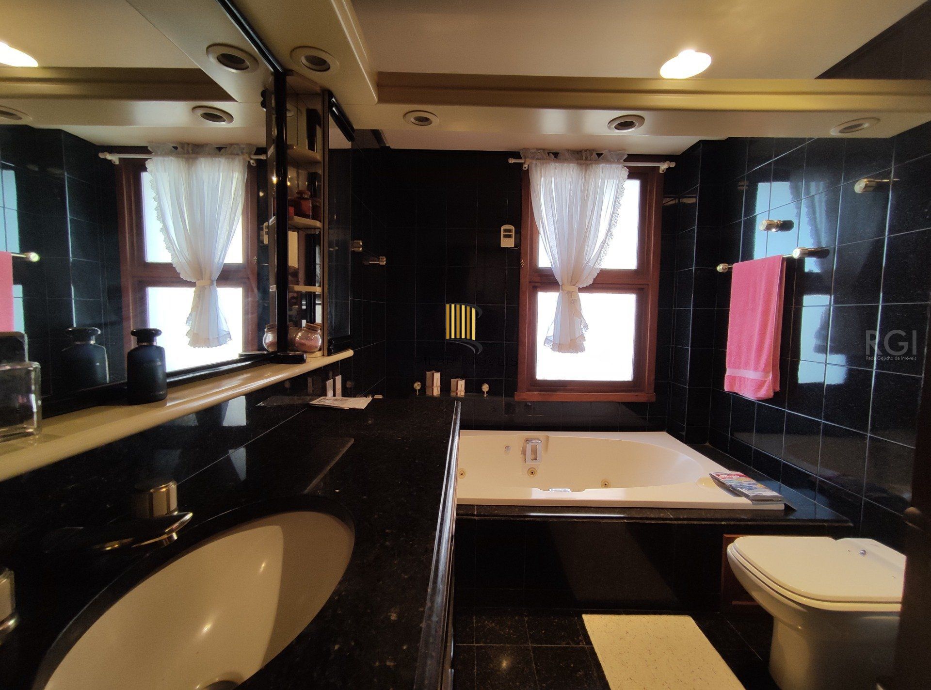 Cobertura para Venda - 354.67m², 3 dormitórios, sendo 1 suites, 3 vagas - Jardim Lindóia