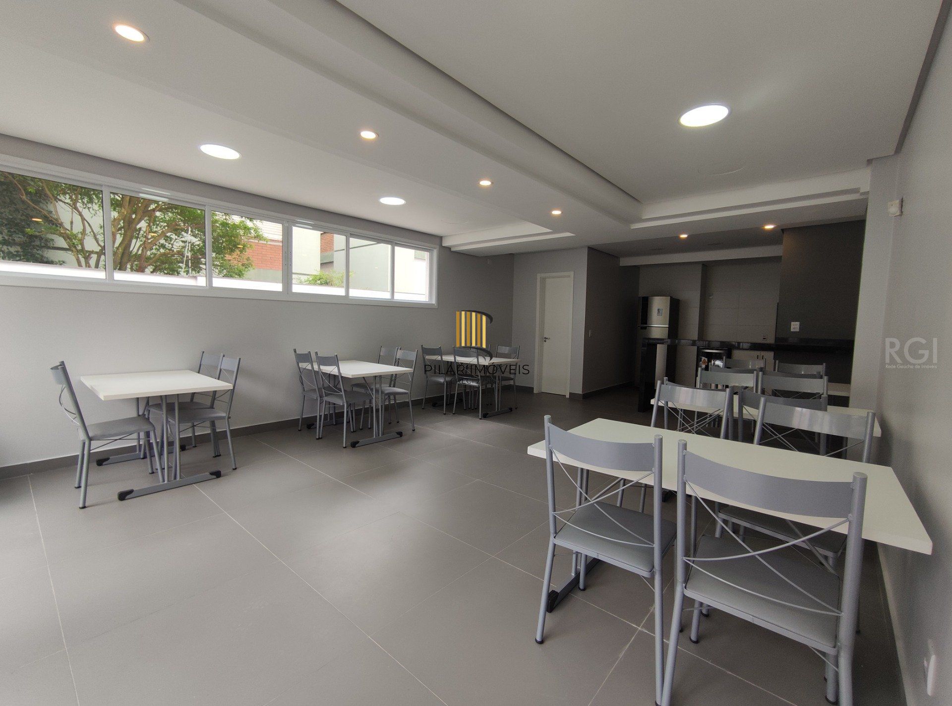 Duplex para Venda - 179.08m², 2 dormitórios, sendo 2 suites, 2 vagas - Petrópolis