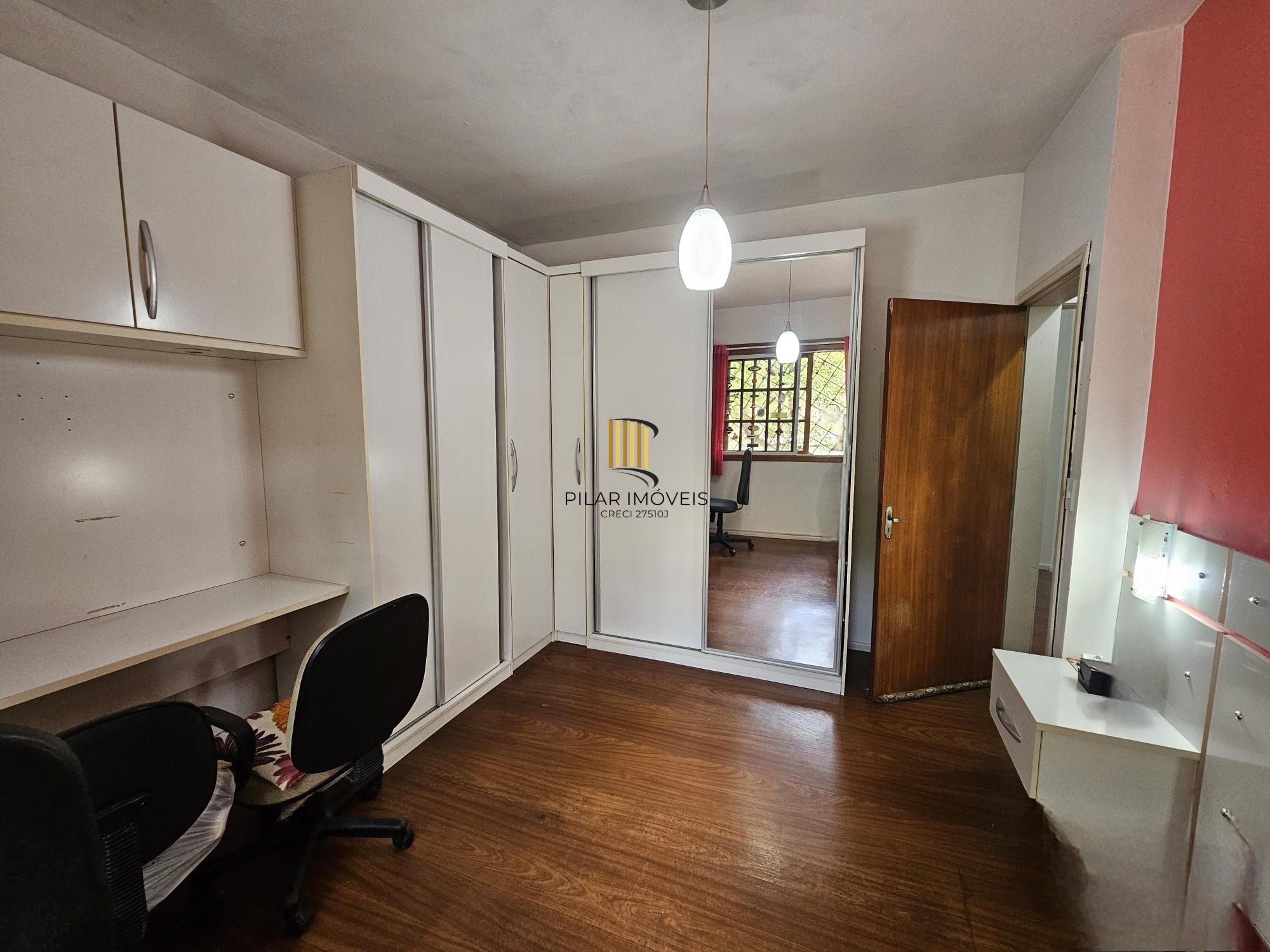 CASA COM 04 DORMITÓRIOS EM TERRENO DE QUASE 500M2