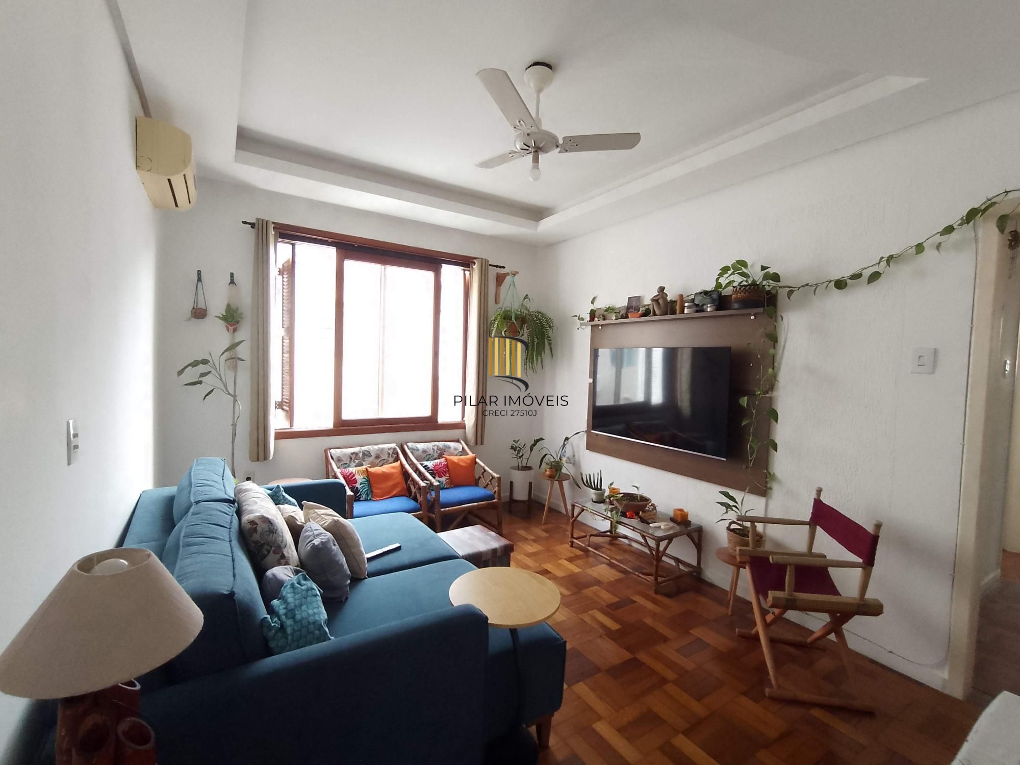 Apartamento 2 dormitórios com vaga e sacada perto da Redenção