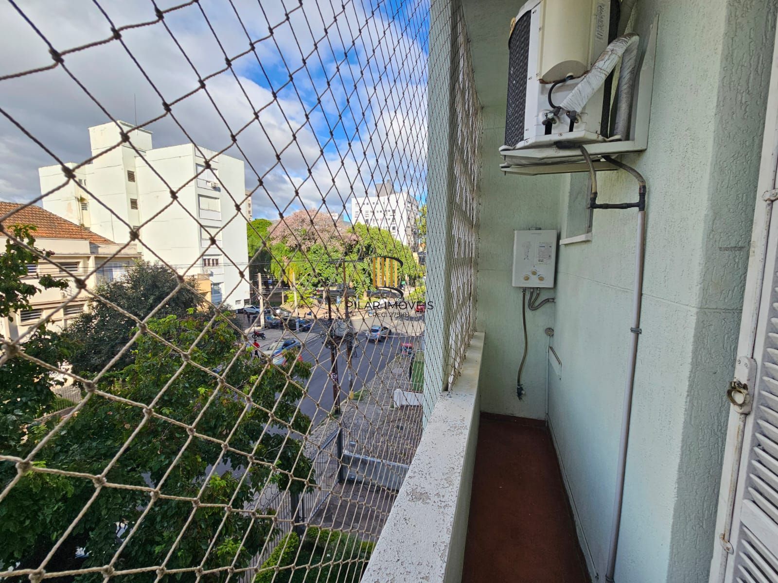 Apartamento 2 dormitórios com sacada a poucos metros da Redenção