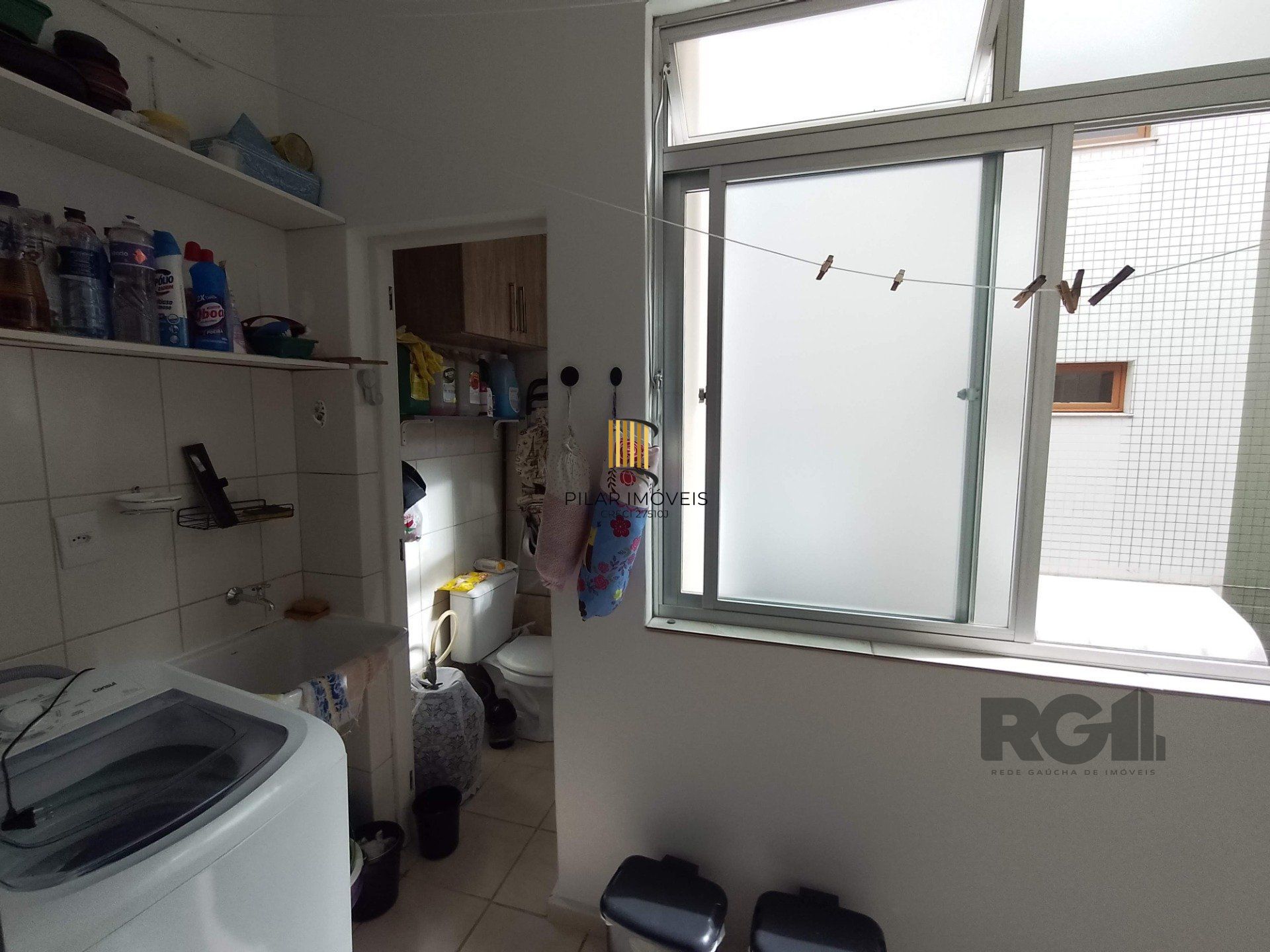 Apartamento 2 dormitórios com vaga e sacada no Menino Deus