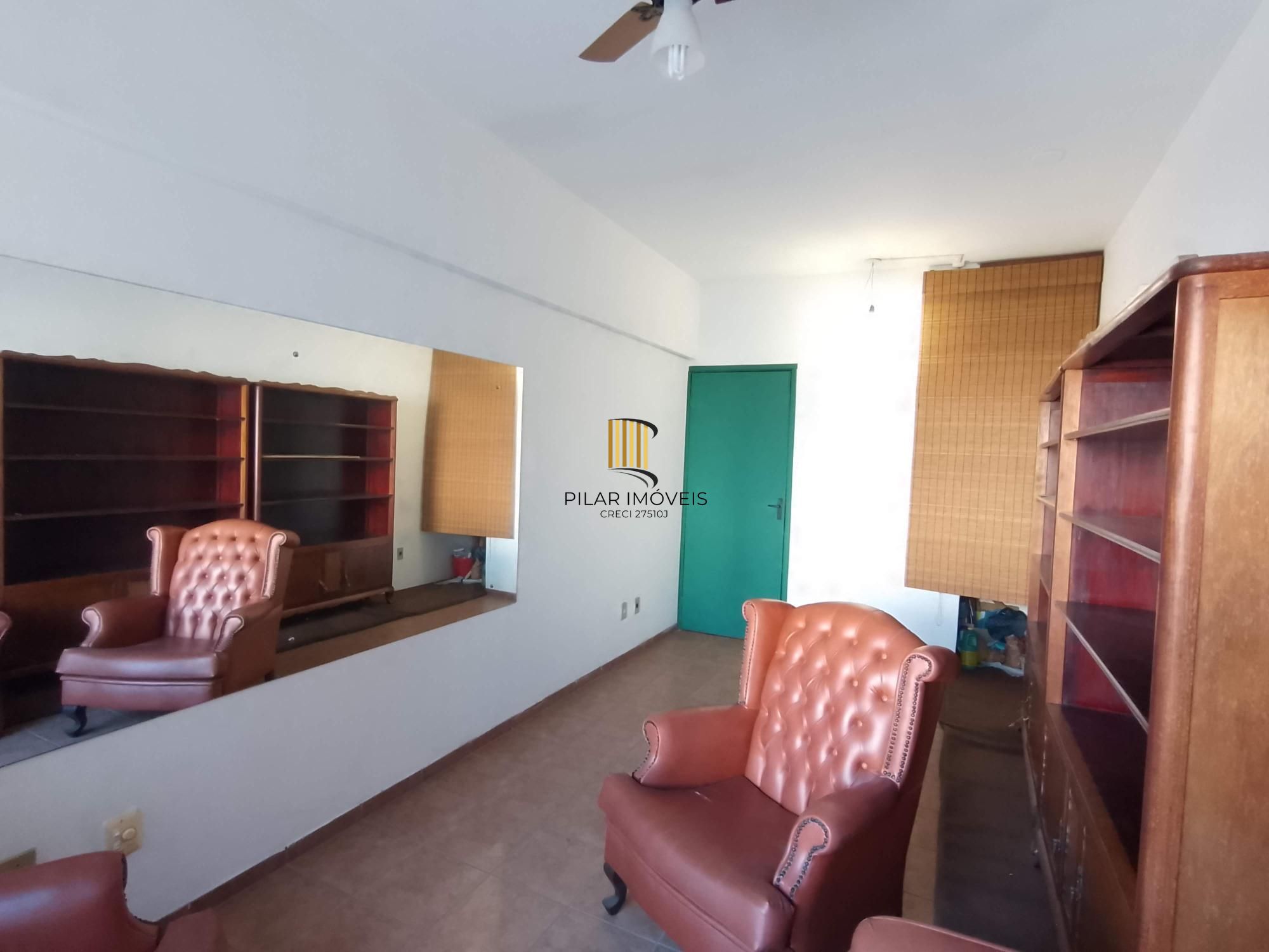 Sala comercial com elevador e vaga no Petrópolis