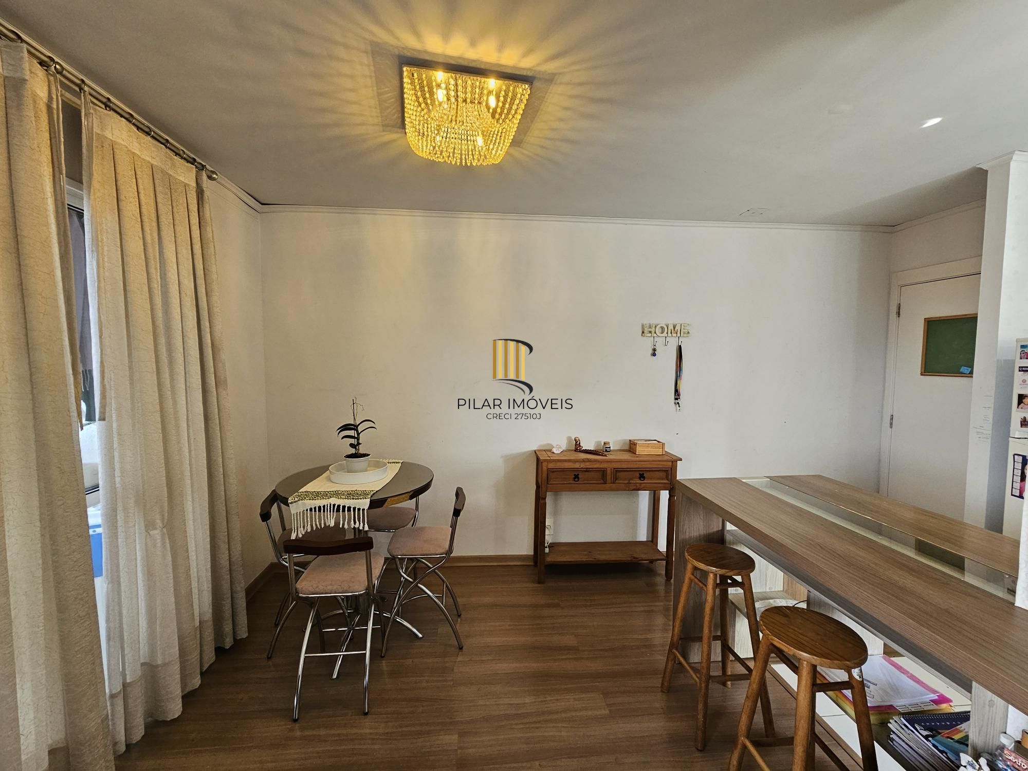 Apartamento 2 dormitórios mobiliado com vaga e elevador no Alto Petrópolis
