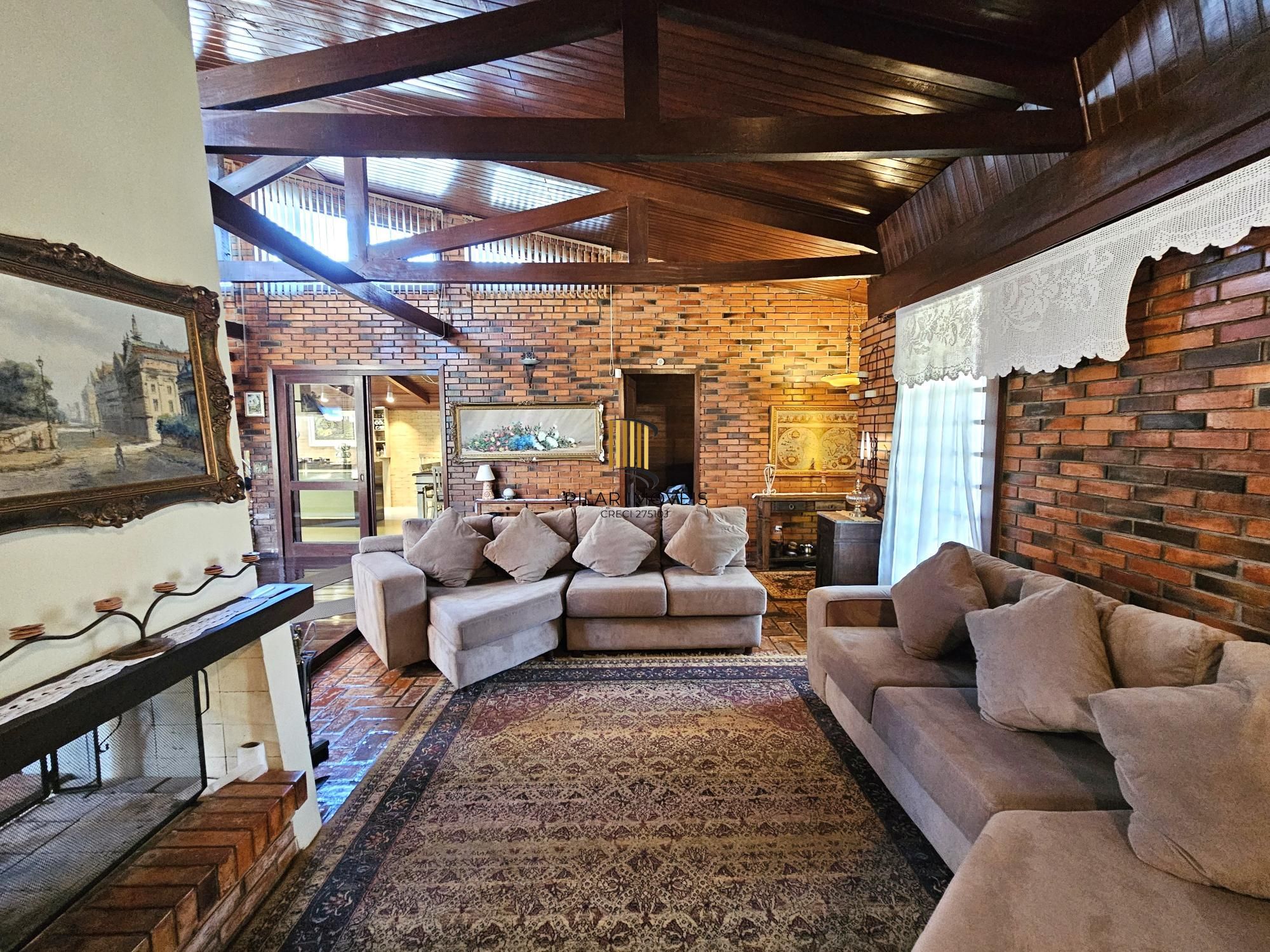 LINDA CASA NO BAIRRO GUARUJÁ - TERRENO COM 22 METROS DE FRENTE