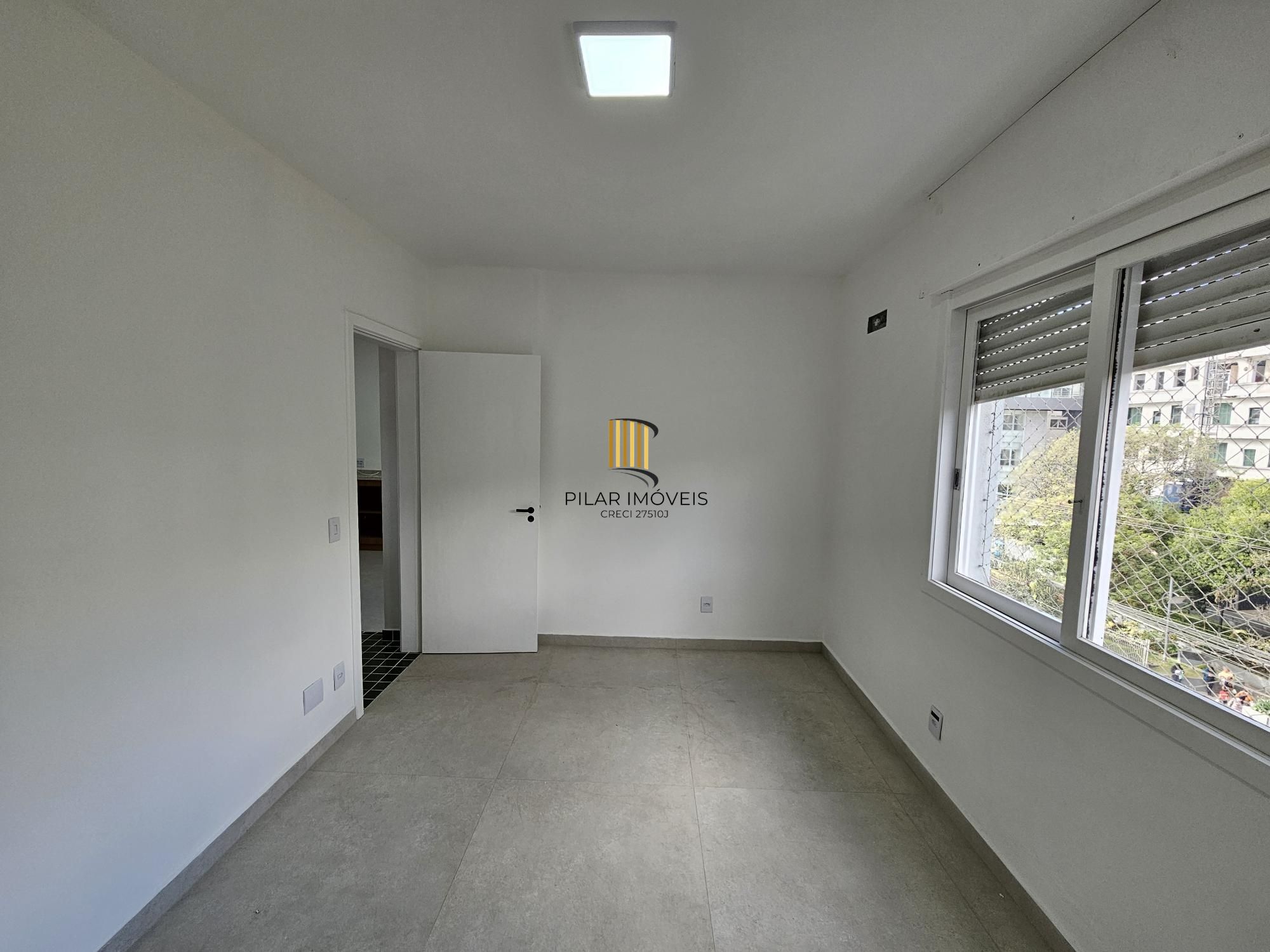 Apartamento 2 dormitórios, sacada com churrasqueira no Cristo Redentor