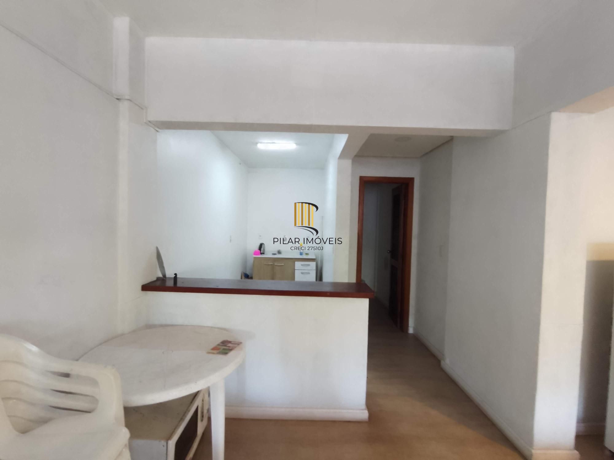 Sala comercial com elevador e vaga no Petrópolis