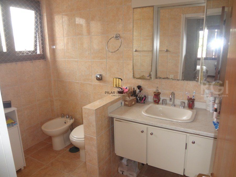 Cobertura para Venda - 263.75m², 3 dormitórios, sendo 1 suites, 2 vagas - Petrópolis