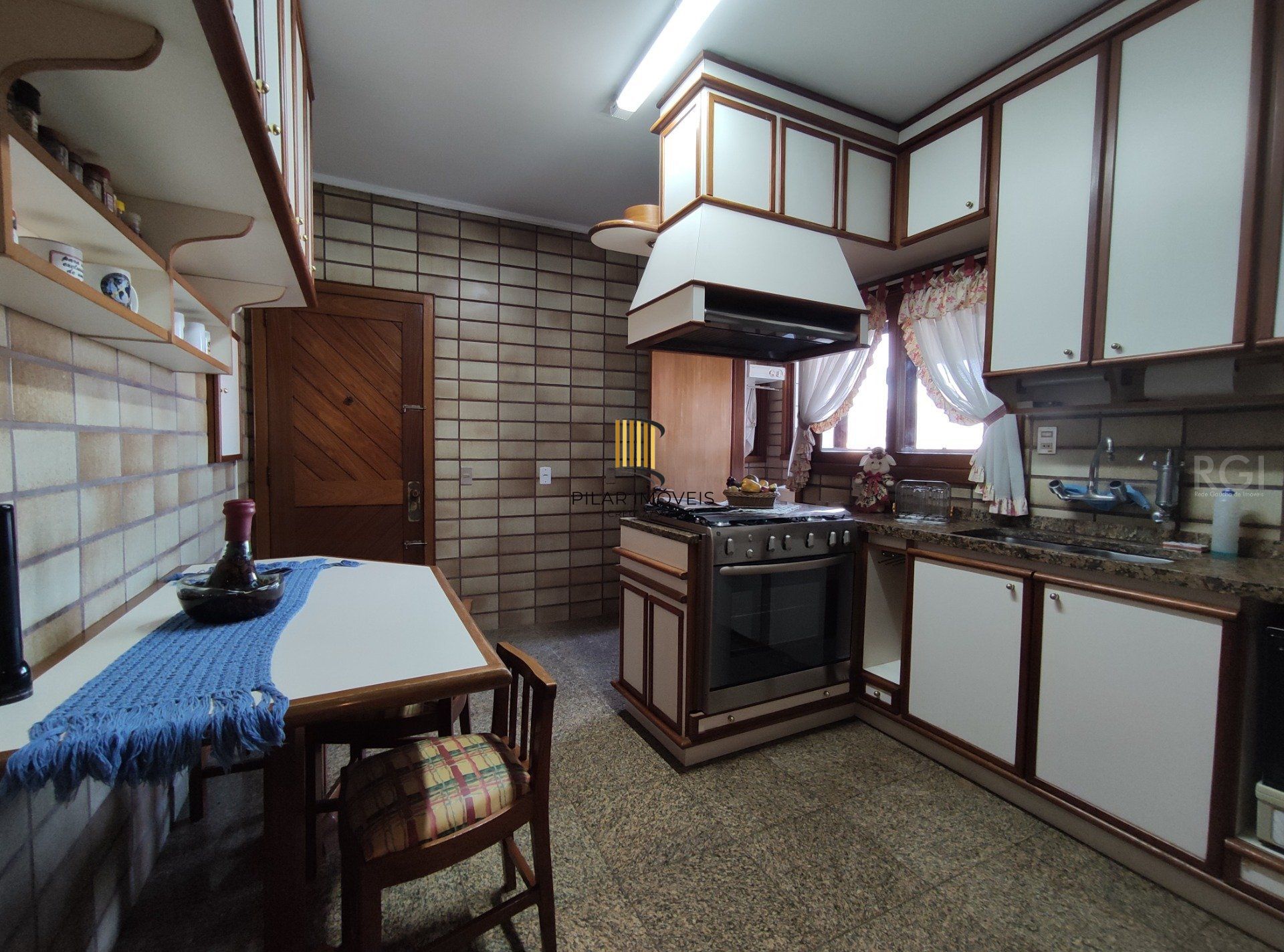 Cobertura para Venda - 354.67m², 3 dormitórios, sendo 1 suites, 3 vagas - Jardim Lindóia