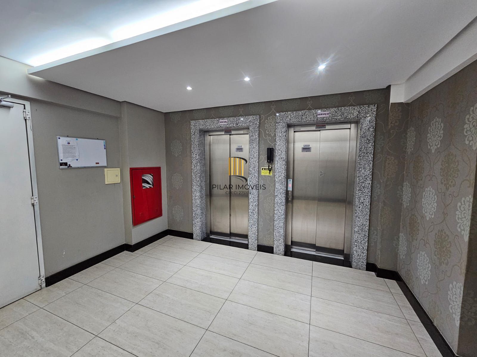 Apartamento 1 dormitório com 2 vagas perto do Bourbom e PUC