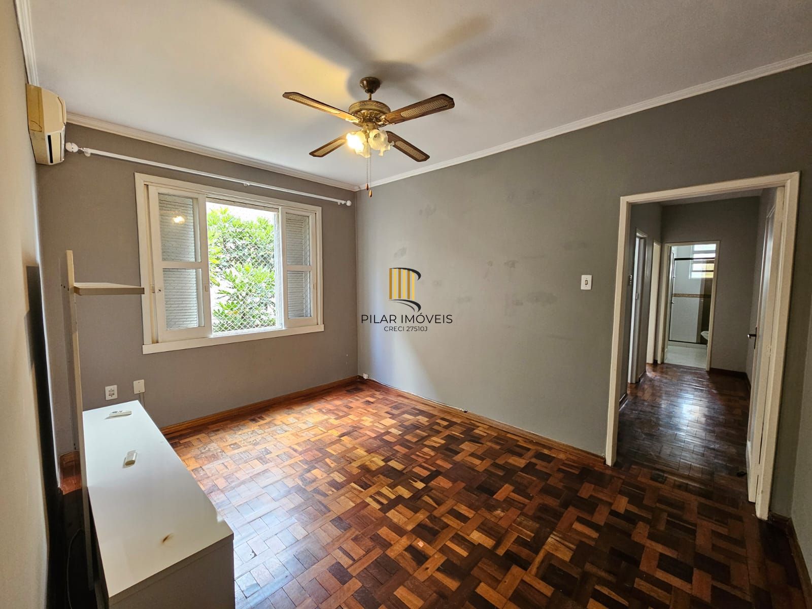 Apartamento 2 dormitórios com sacada a poucos metros da Redenção