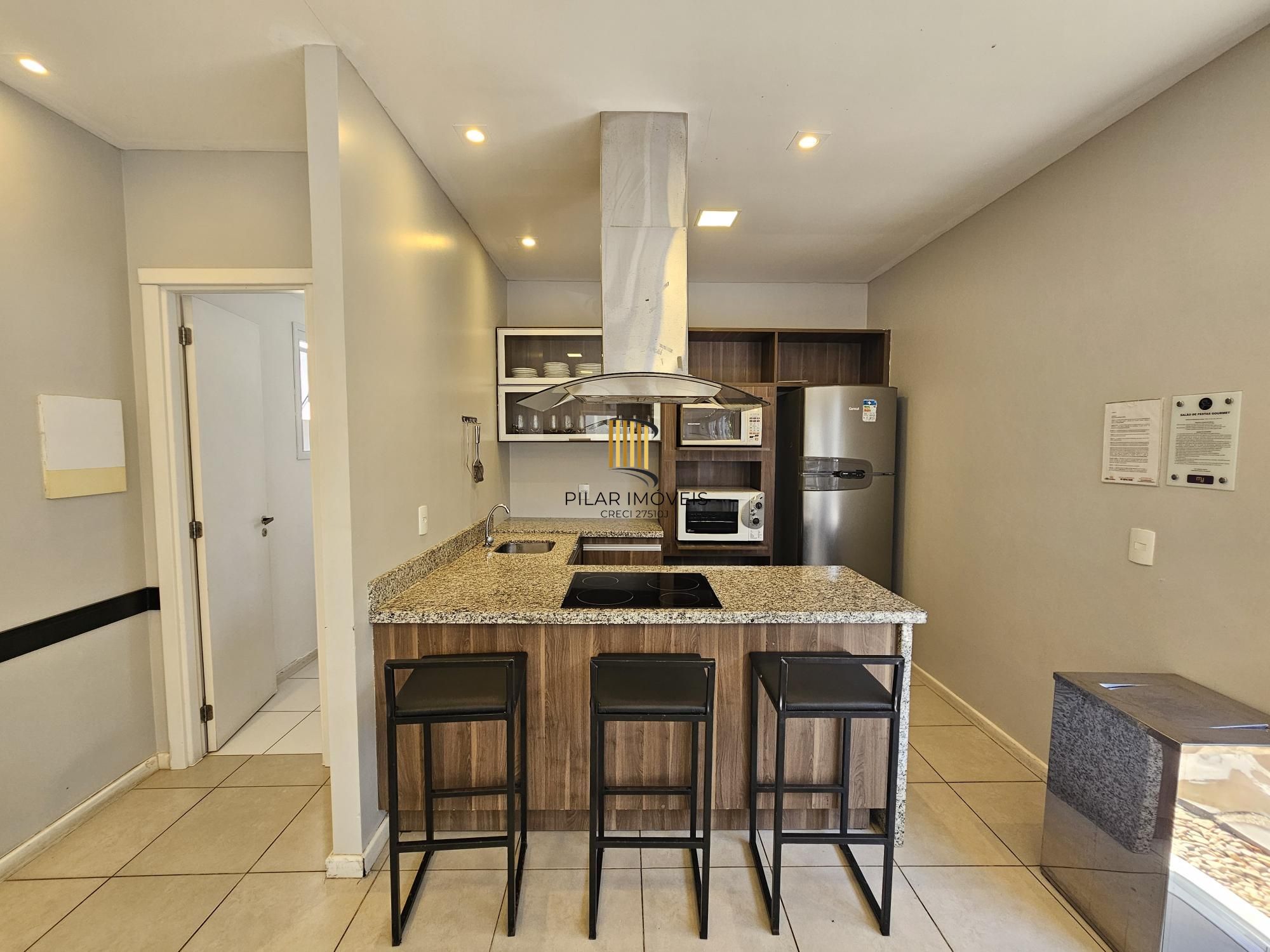 Apartamento 2 dormitórios com vaga e elevador perto da PUC