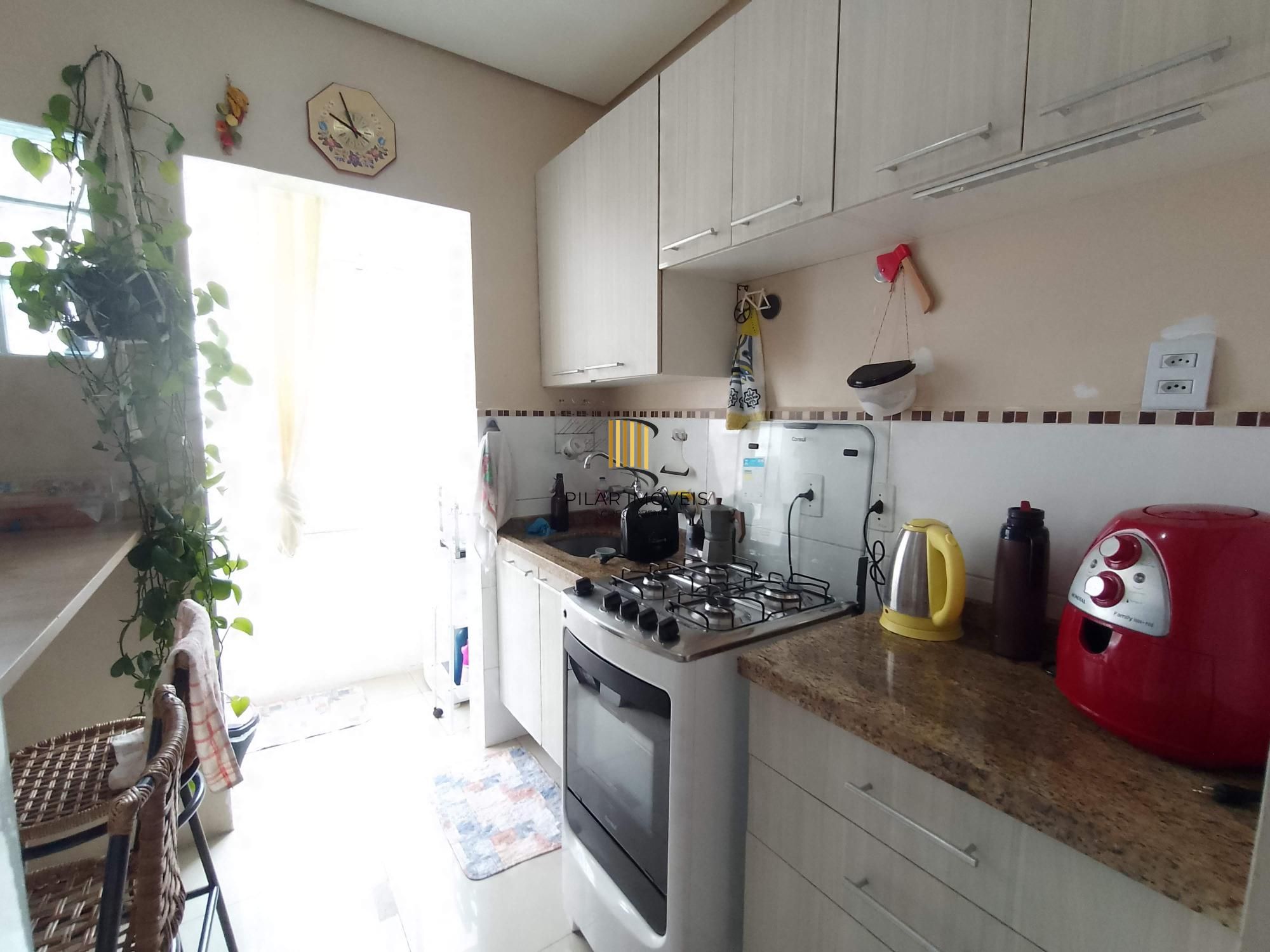 Apartamento 2 dormitórios com vaga e sacada perto da Redenção