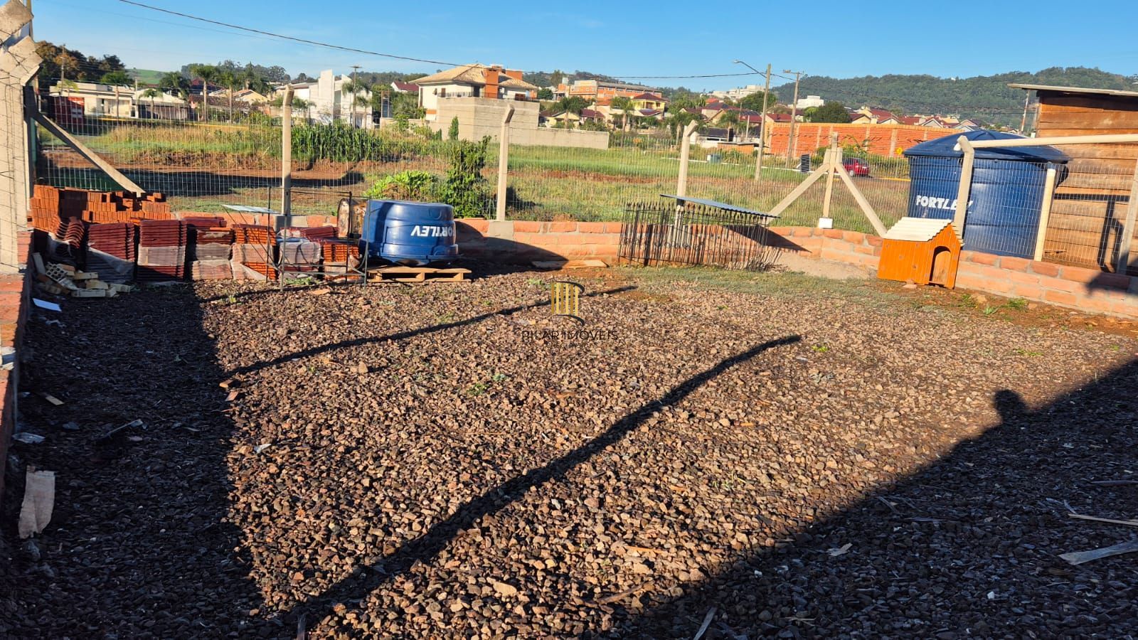 Casa nova com 3 dormitórios sendo 1 suíte no Centro