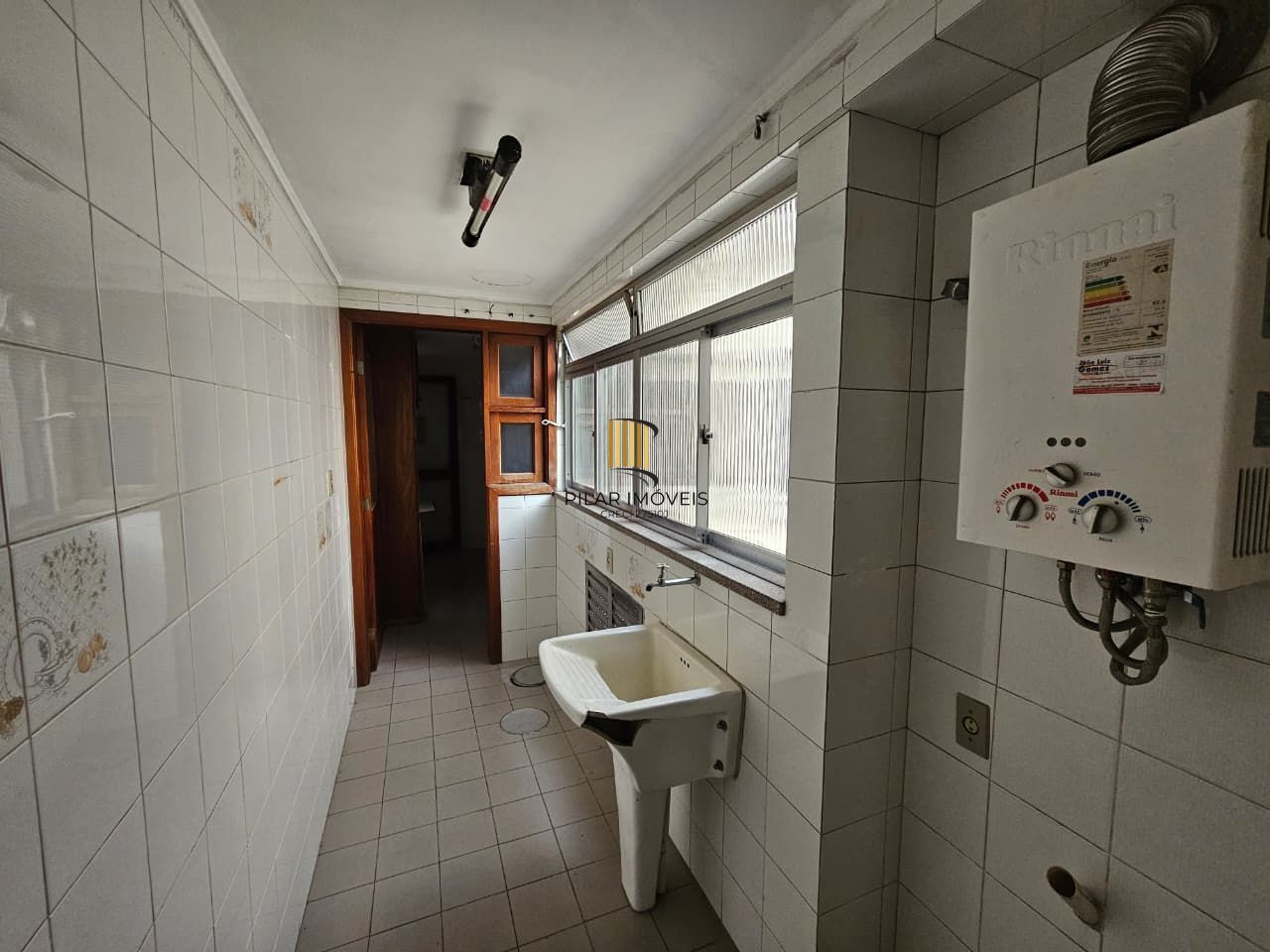 Apartamento 2 dormitórios com sacada e churrasqueira no Bom Fim