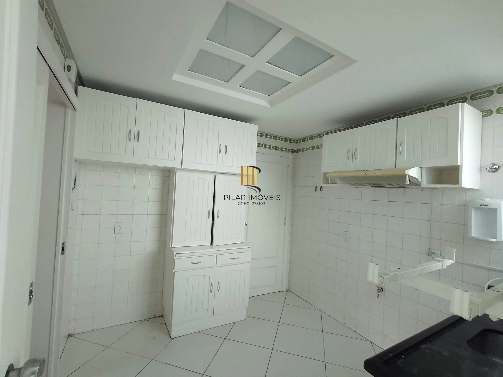 Apartamento 2 dormitórios com sacada e vaga perto da PUC