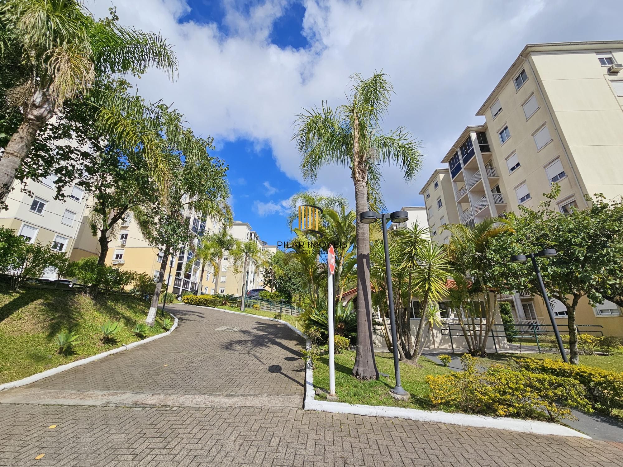 Apartamento 2 dormitórios mobiliado com vaga e elevador no Alto Petrópolis