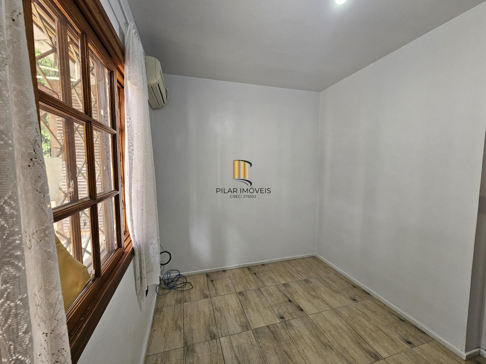 CASA COM 04 DORMITÓRIOS EM TERRENO DE QUASE 500M2