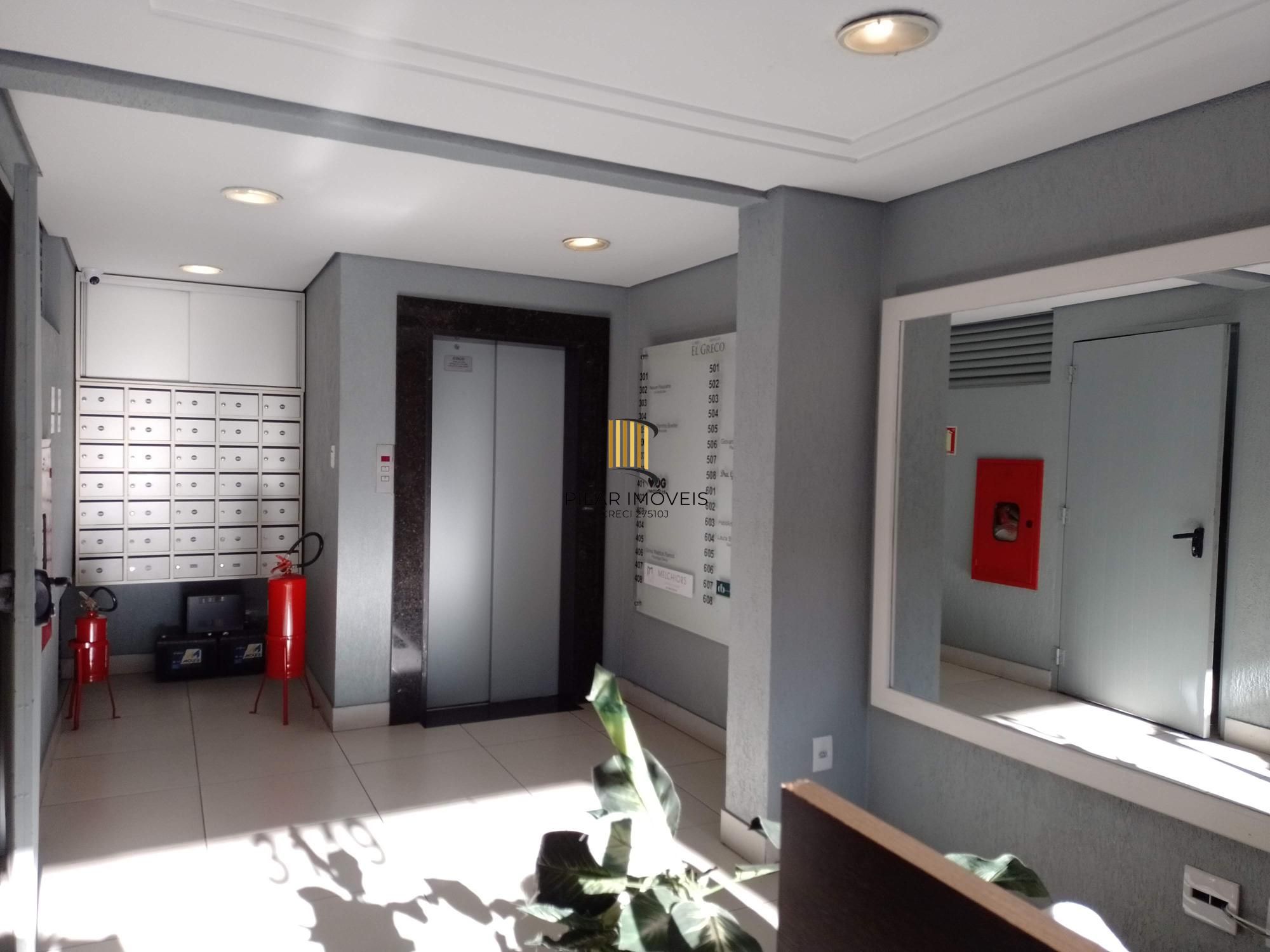 Sala comercial com elevador e vaga no Petrópolis