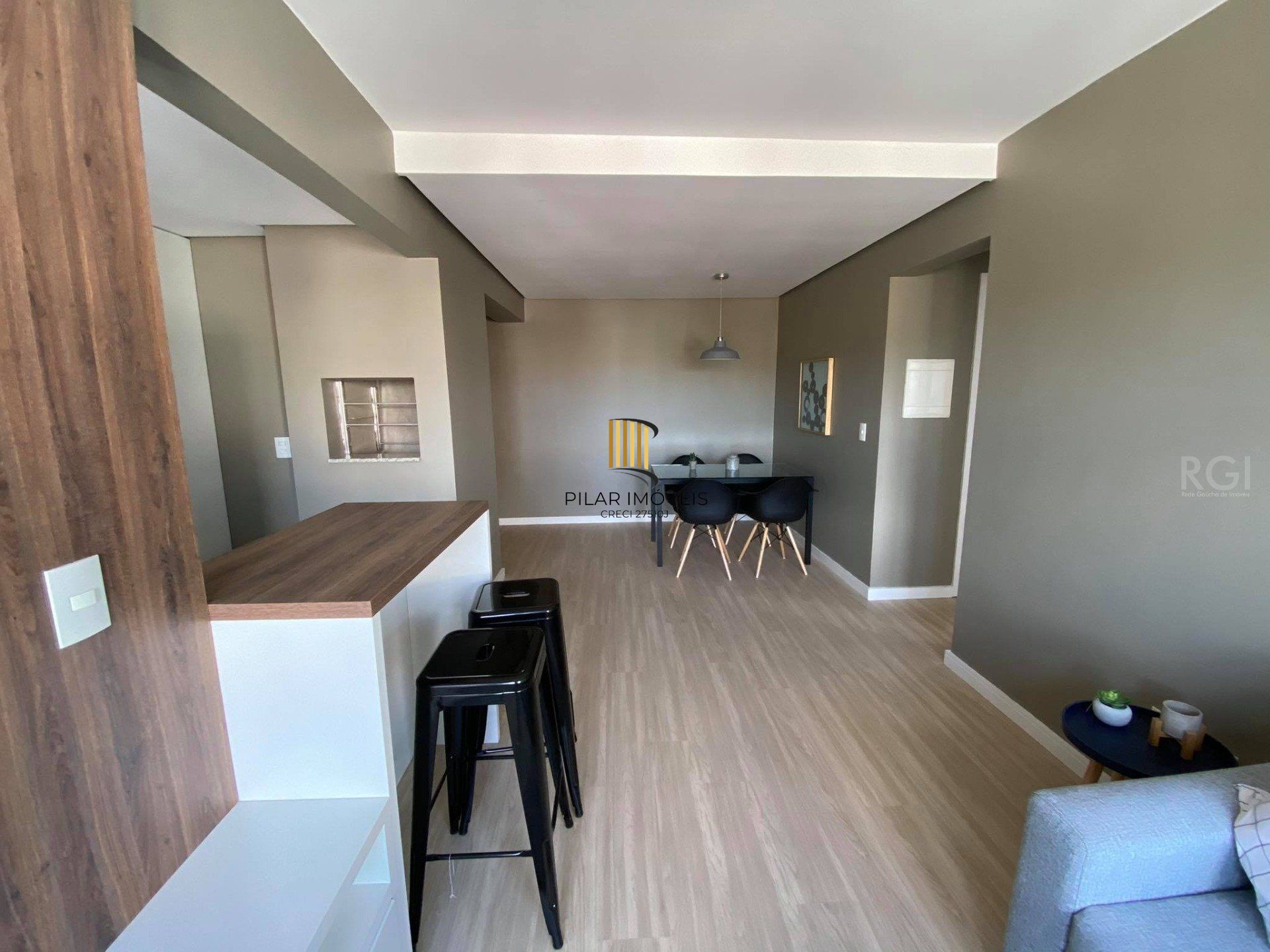 Apartamento para Venda - 66.41m², 2 dormitórios, sendo 1 suites, 1 vaga - Petrópolis
