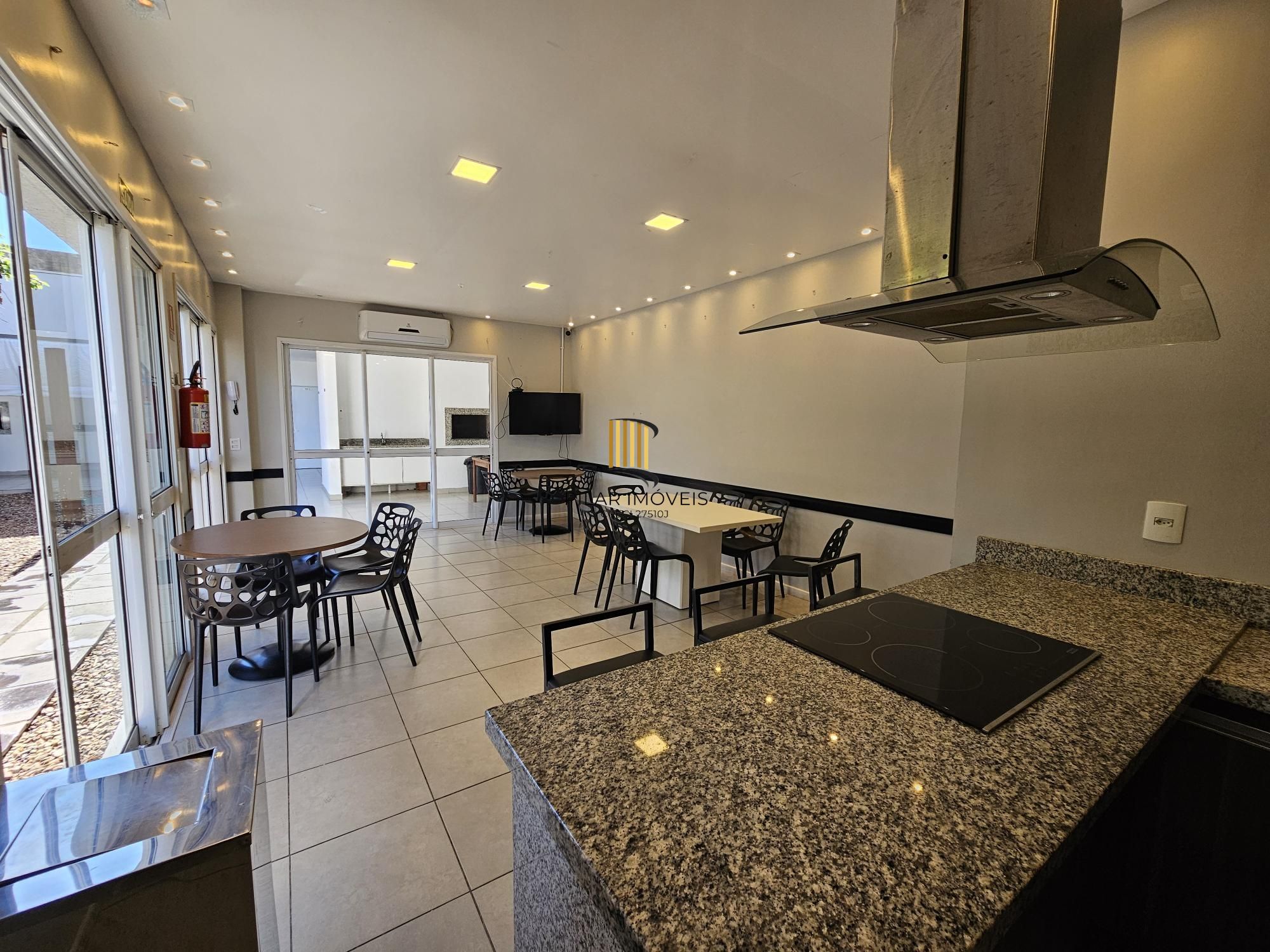 Apartamento 2 dormitórios com vaga e elevador perto da PUC