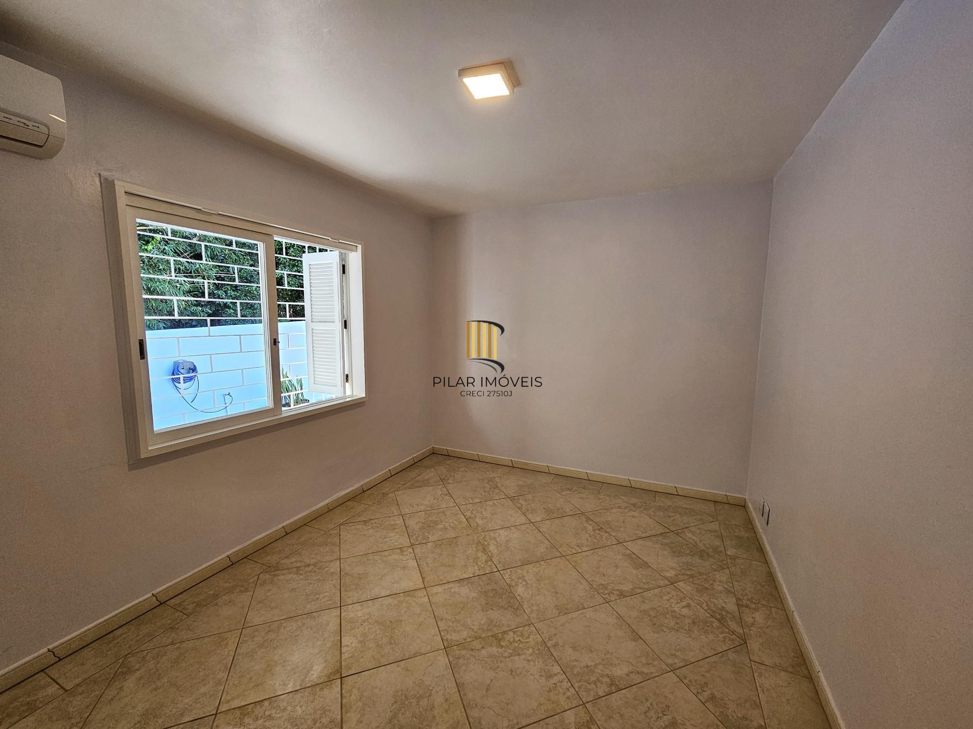 TERRENO COM MAIS DE 790M2 | CASA IMPECÁVEL DE 2 DORMITÓRIOS