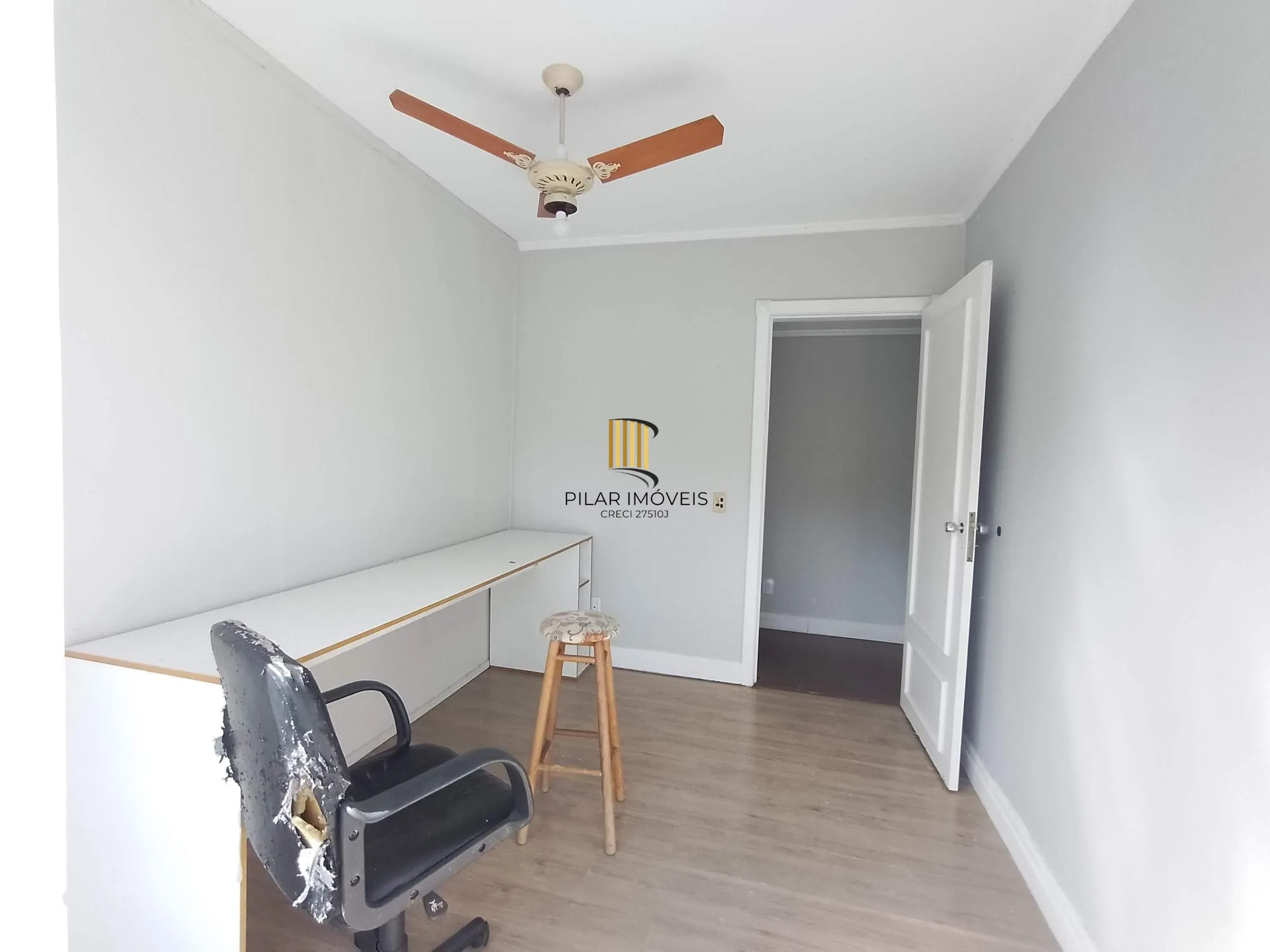 Apartamento 2 dormitórios com sacada e vaga perto da PUC