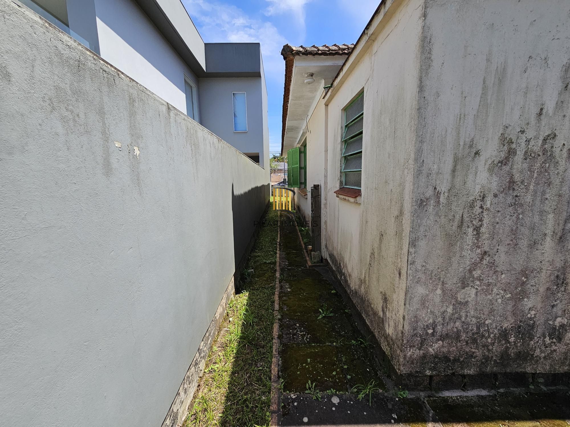 AMPLO TERRENO FRENTE NORTE NA MELHOR RUA DO BAIRRO TRISTEZA