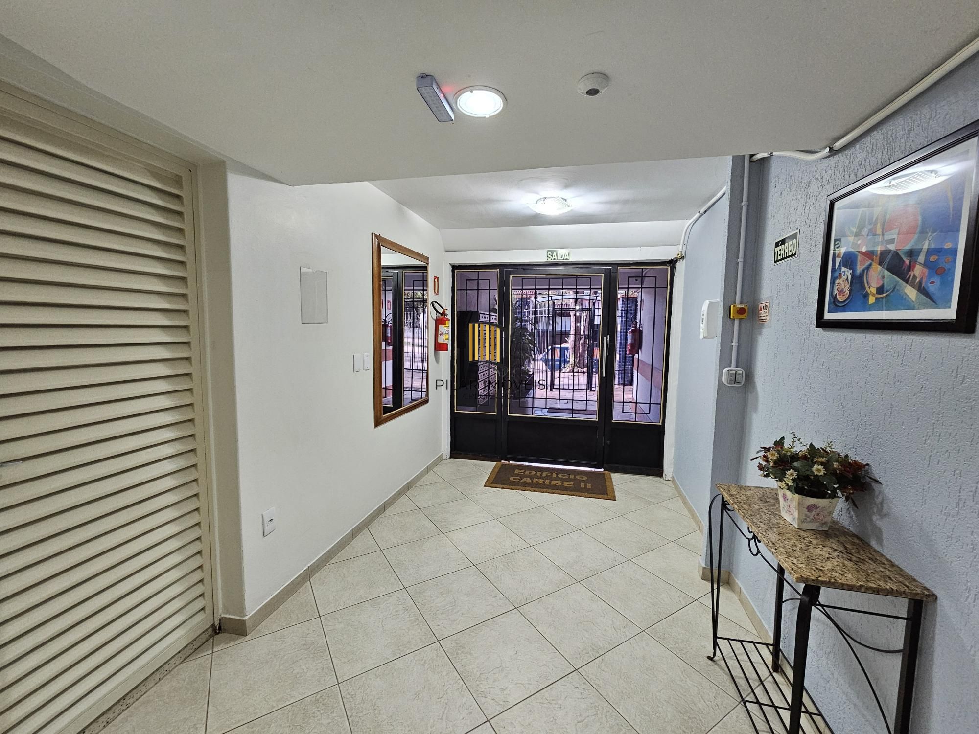 APARTAMENTO ENSOLARADO A POUCOS METROS DO PARQUE MARINHA E DO BEIRA RIO