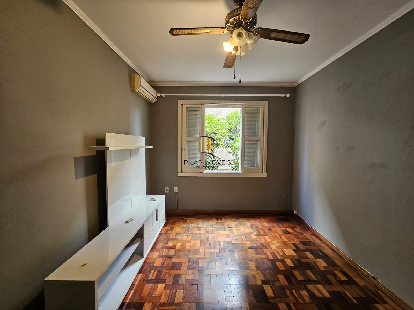 Apartamento 2 dormitórios com sacada a poucos metros da Redenção