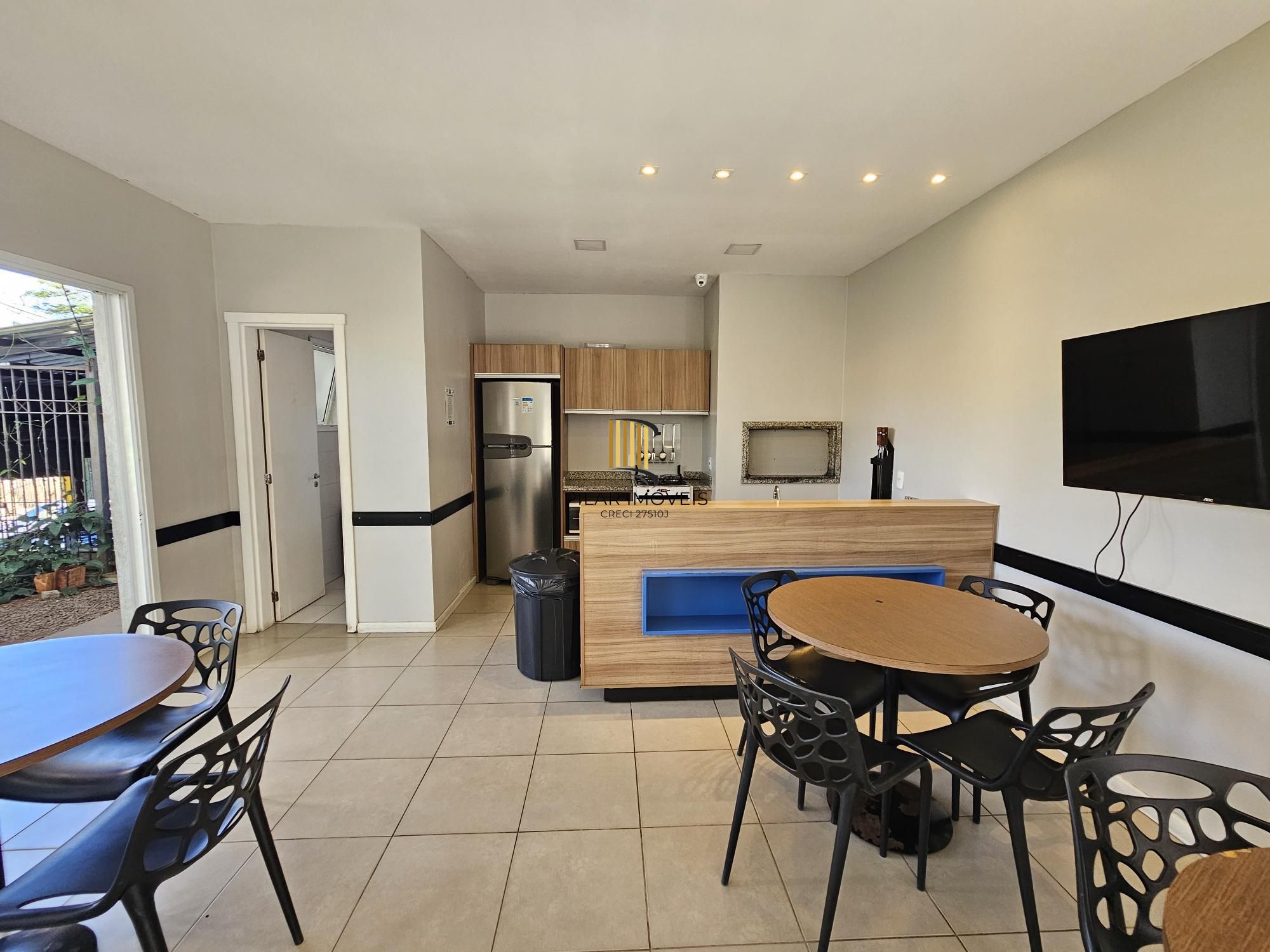 Apartamento 2 dormitórios com vaga e elevador perto da PUC