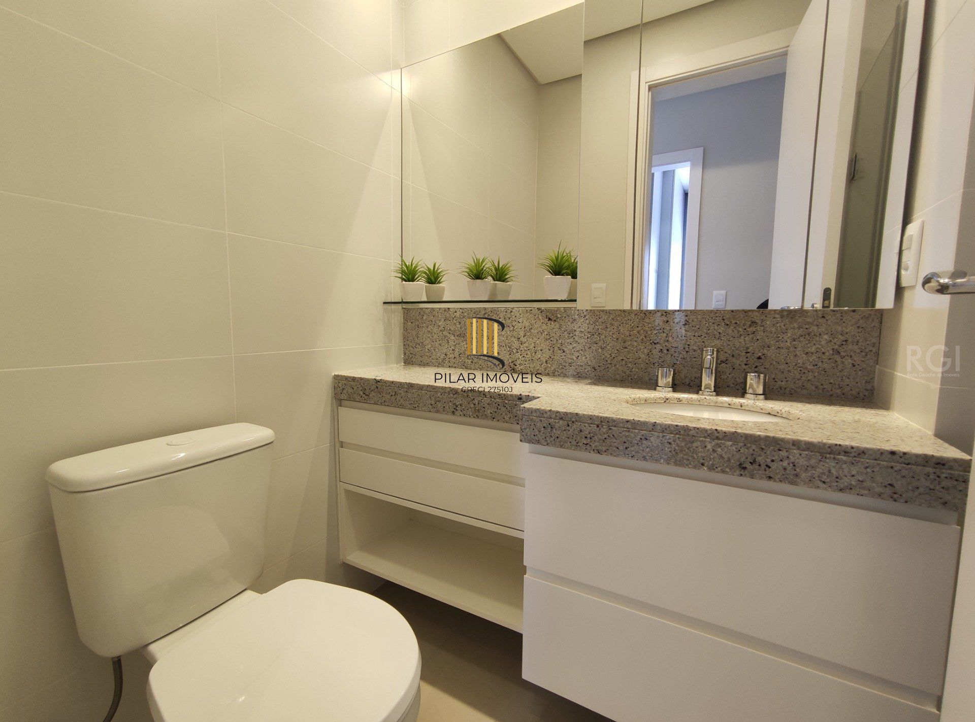 Apartamento para Venda - 68.11m², 3 dormitórios, sendo 1 suites, 2 vagas - Santo Antonio