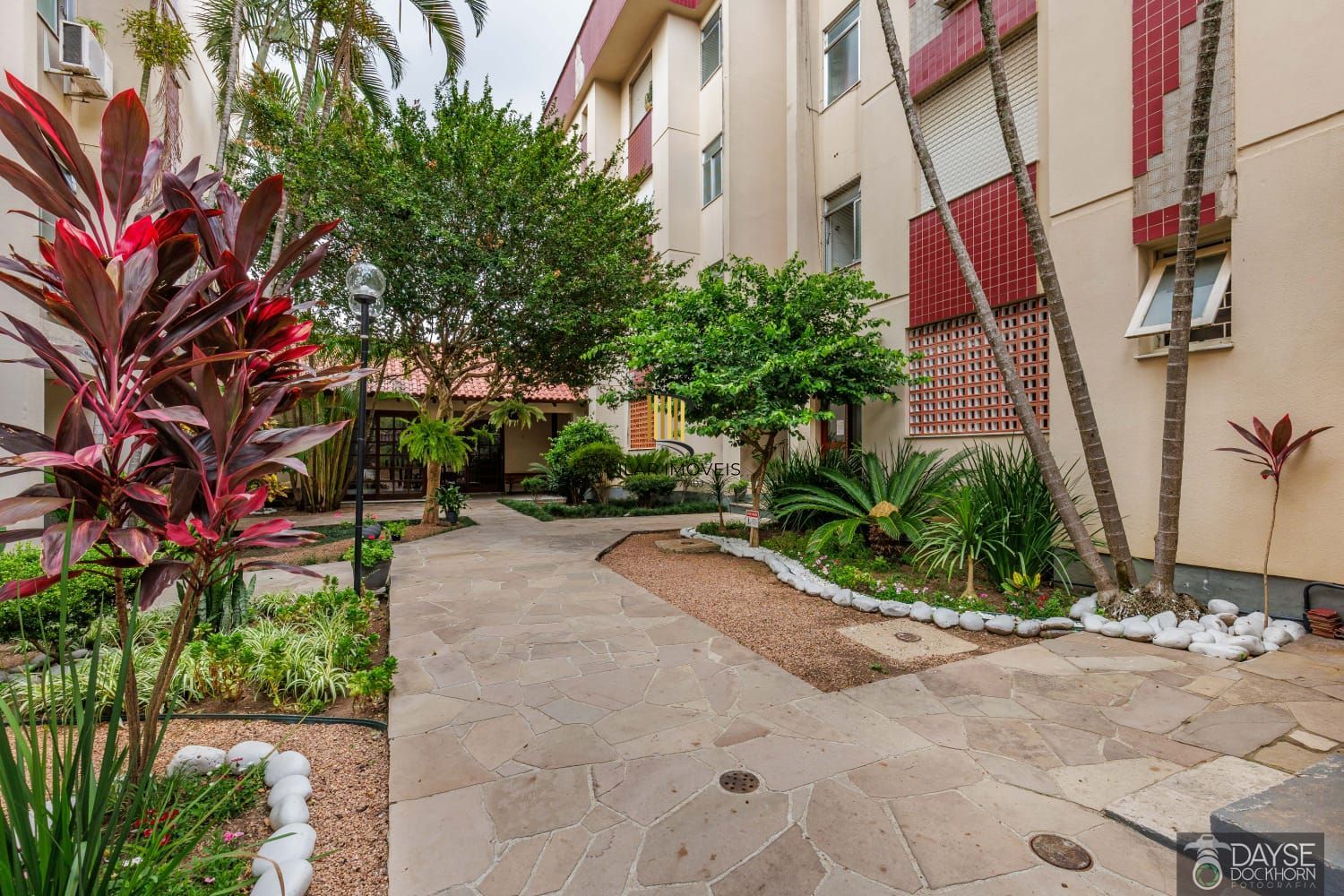 Apartamento 2 dormitórios com 2 vagas próximo da PUC