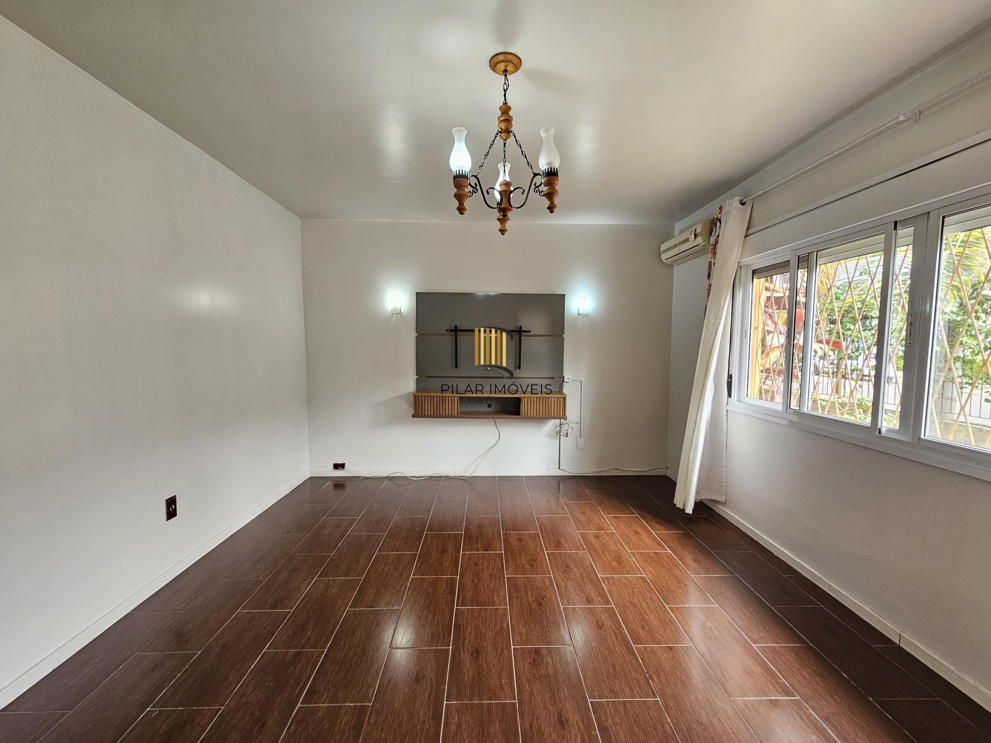 CASA COM 04 DORMITÓRIOS EM TERRENO DE QUASE 500M2