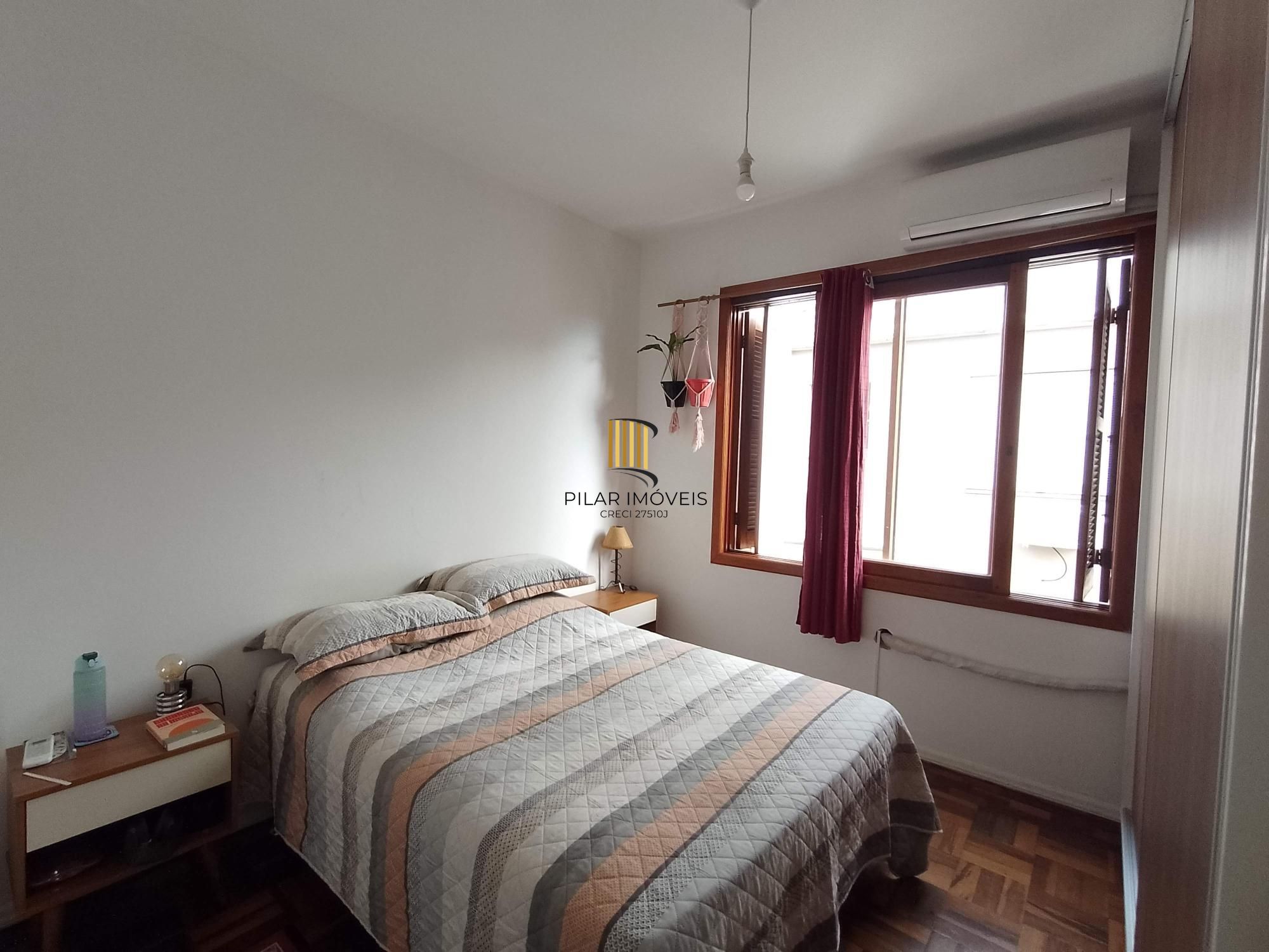 Apartamento 2 dormitórios com vaga e sacada perto da Redenção