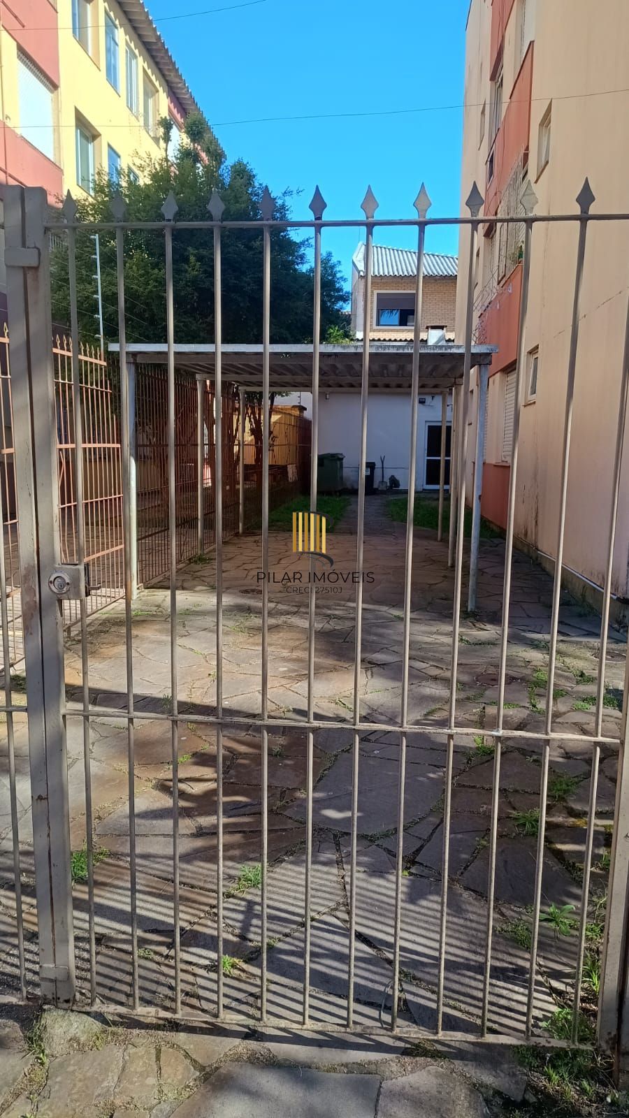 Apartamento semi mobiliado com 1 dormitório com vaga perto da PUC