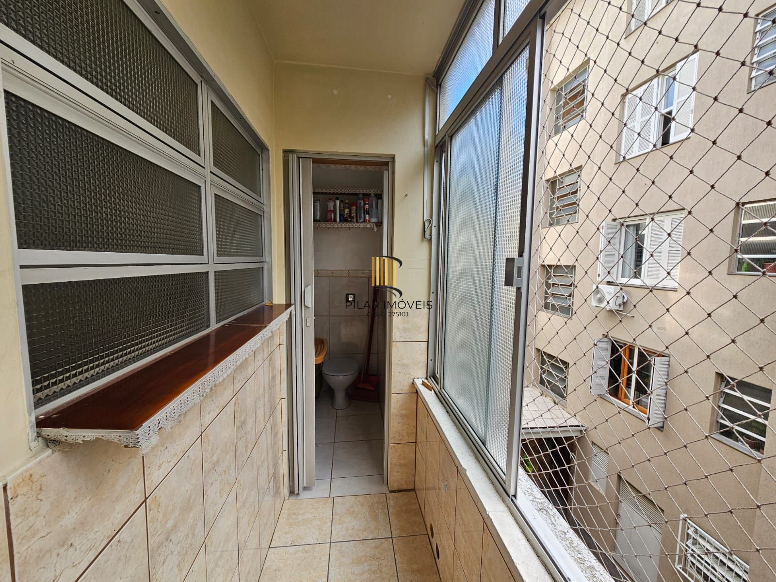 Apartamento 2 dormitórios com sacada a poucos metros da Redenção