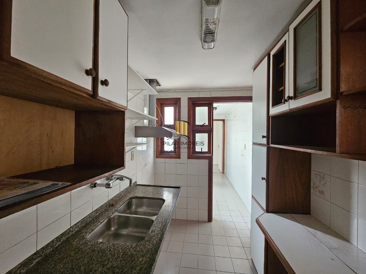 Apartamento 2 dormitórios com sacada e churrasqueira no Bom Fim