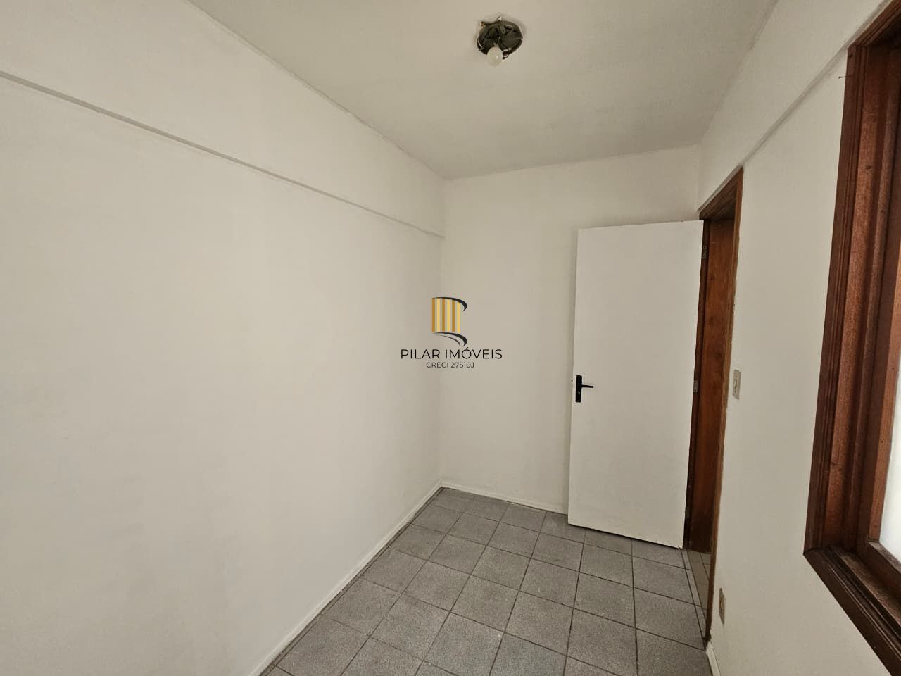 Apartamento 2 dormitórios com sacada e churrasqueira no Bom Fim