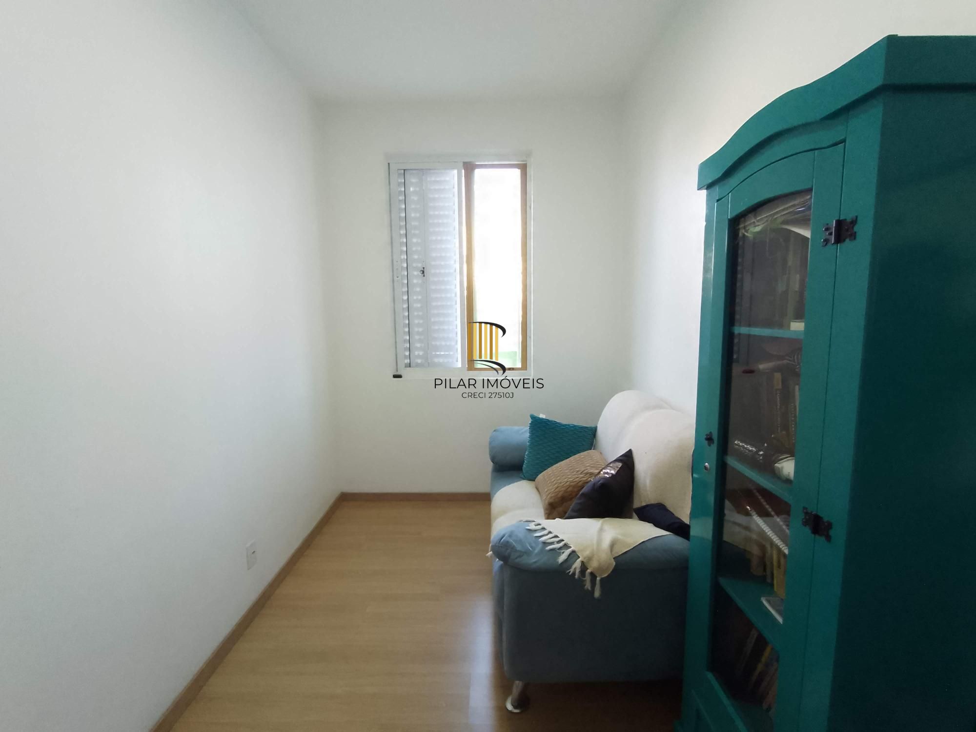 Apartamento 2 dormitórios reformado no Passo D'Areia