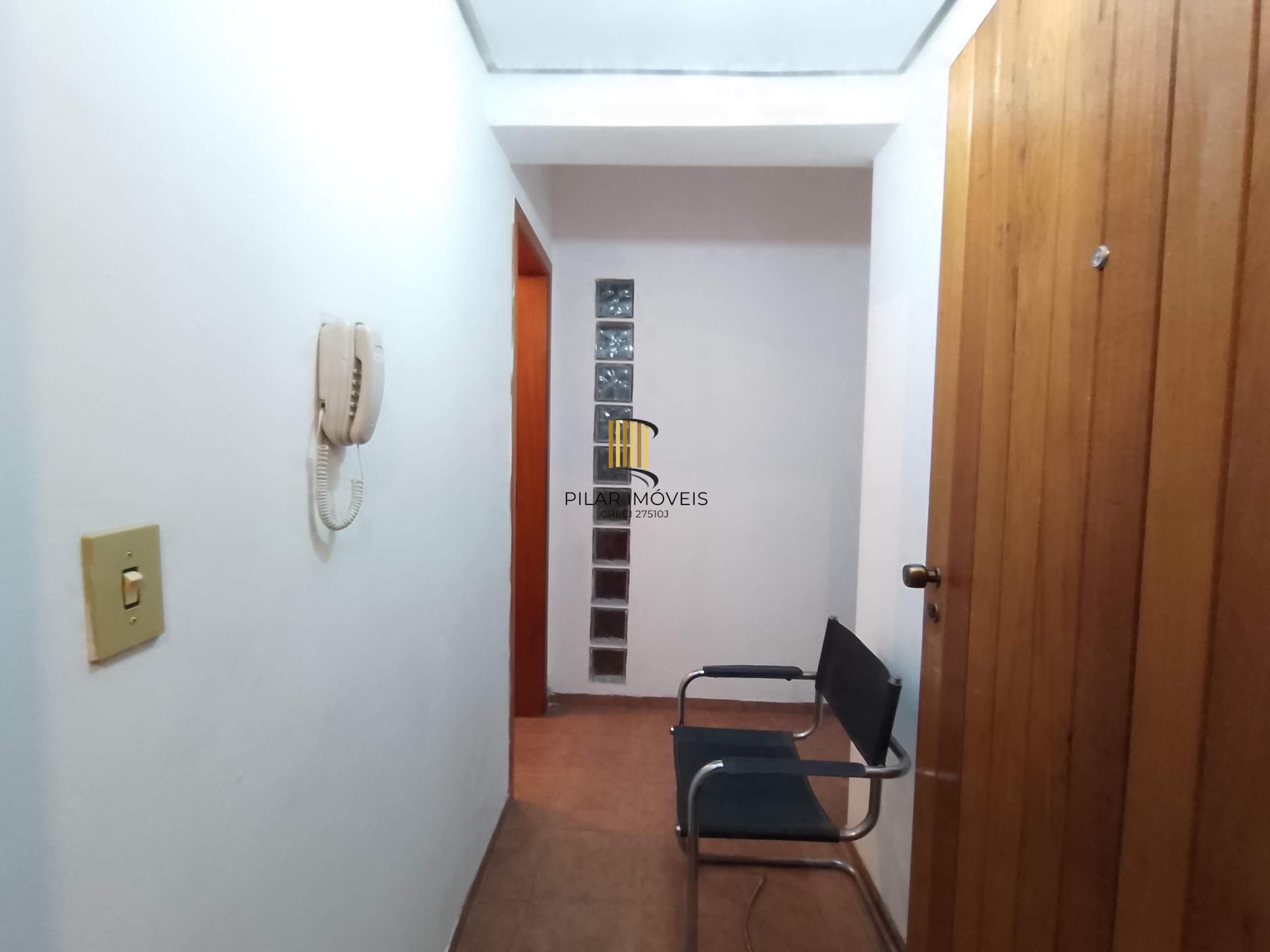 Sala comercial com elevador e vaga no Petrópolis