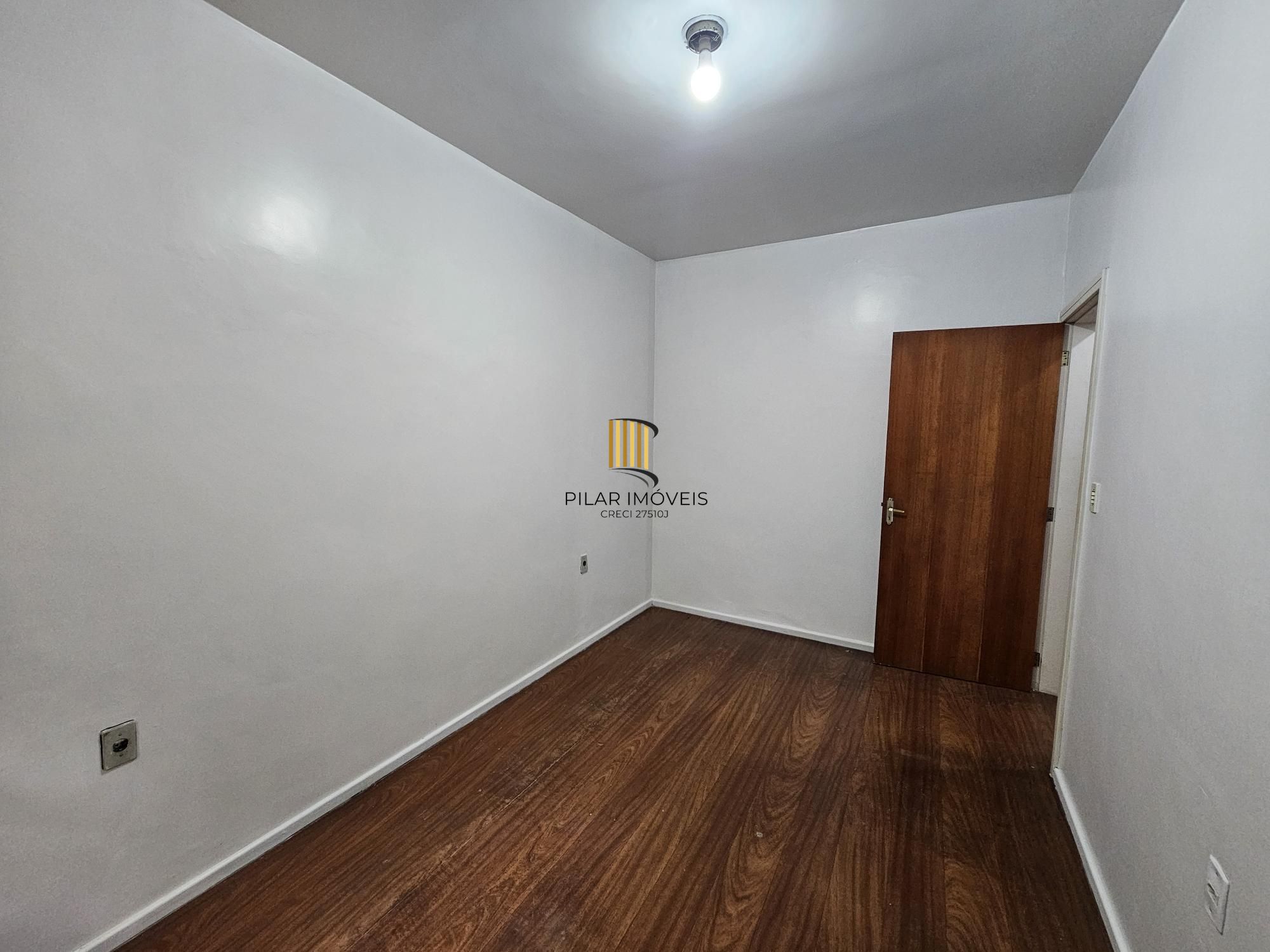 CASA COM 04 DORMITÓRIOS EM TERRENO DE QUASE 500M2