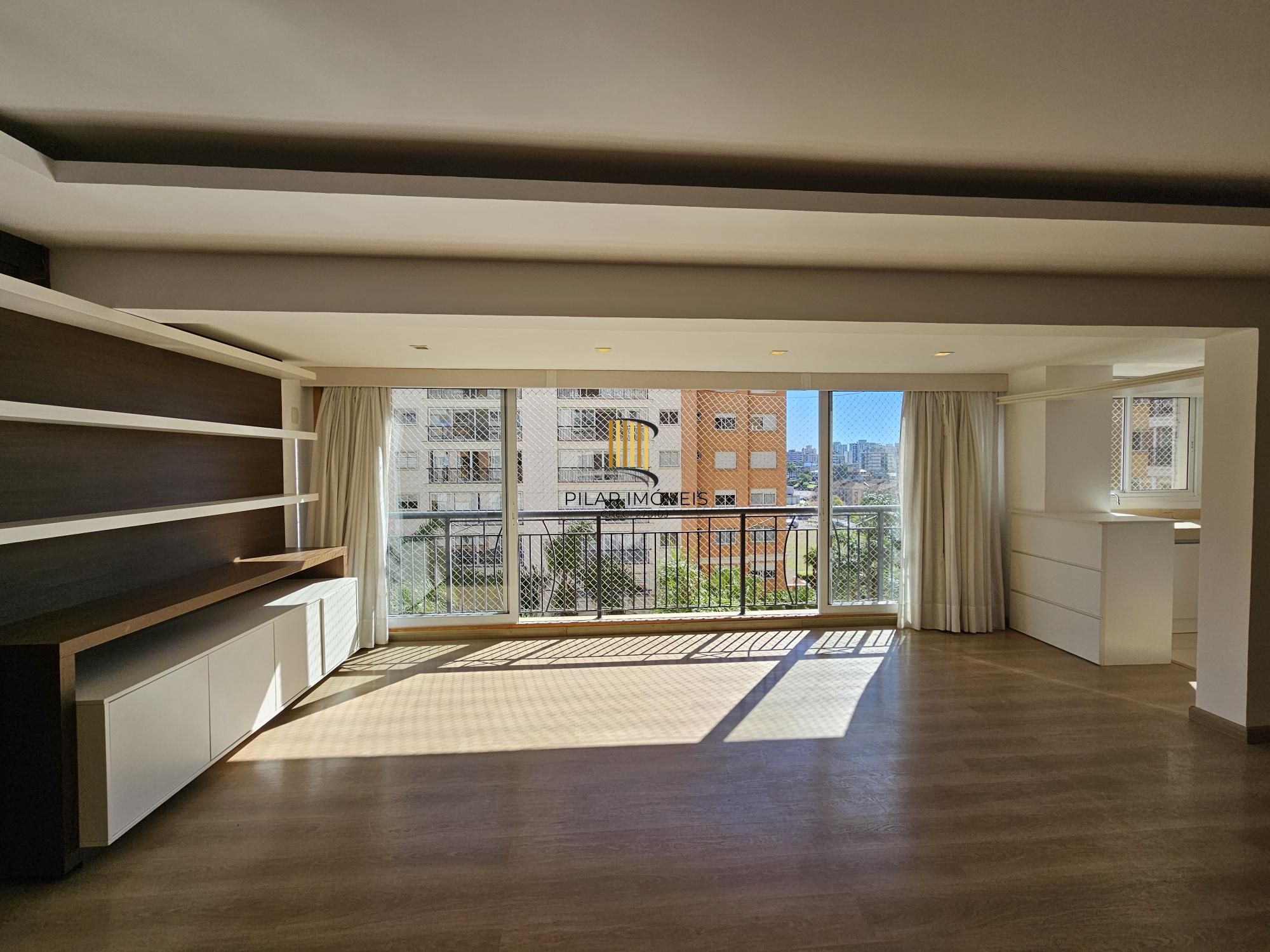 Apartamento 3 suítes na frente do Parque Germânia