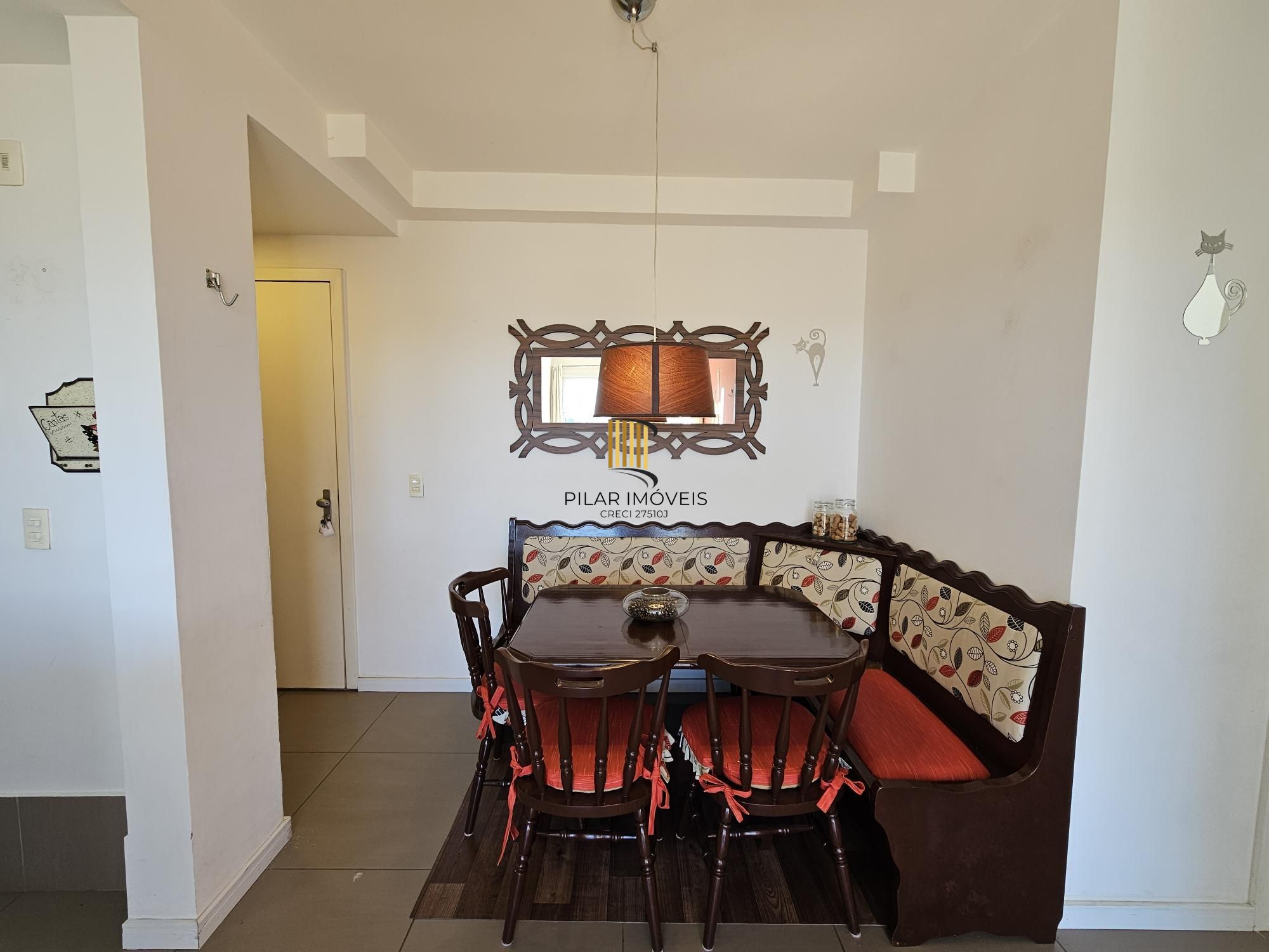 Apartamento 2 dormitórios com vaga coberta